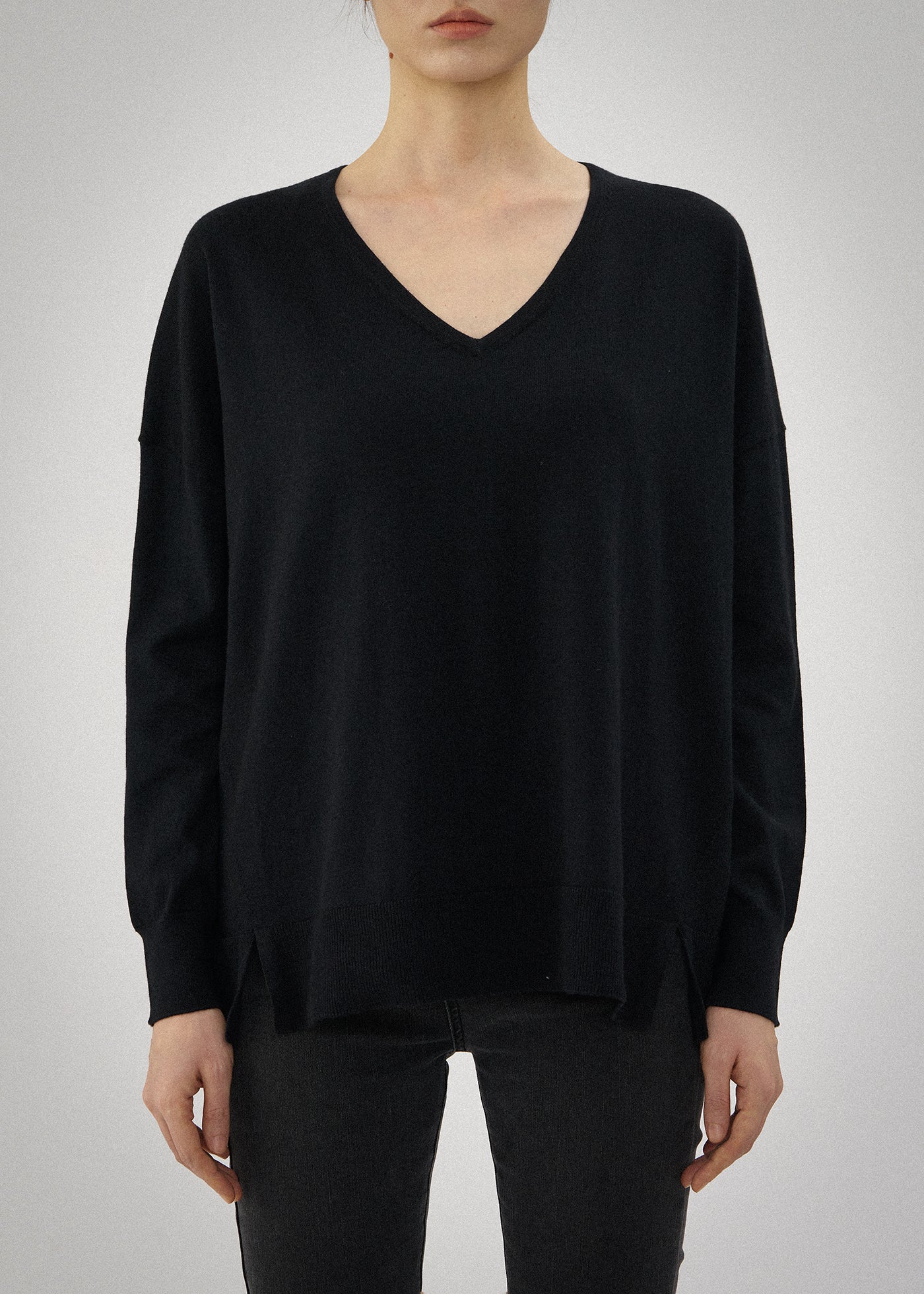 N.2103 CLASSIC V-NECK