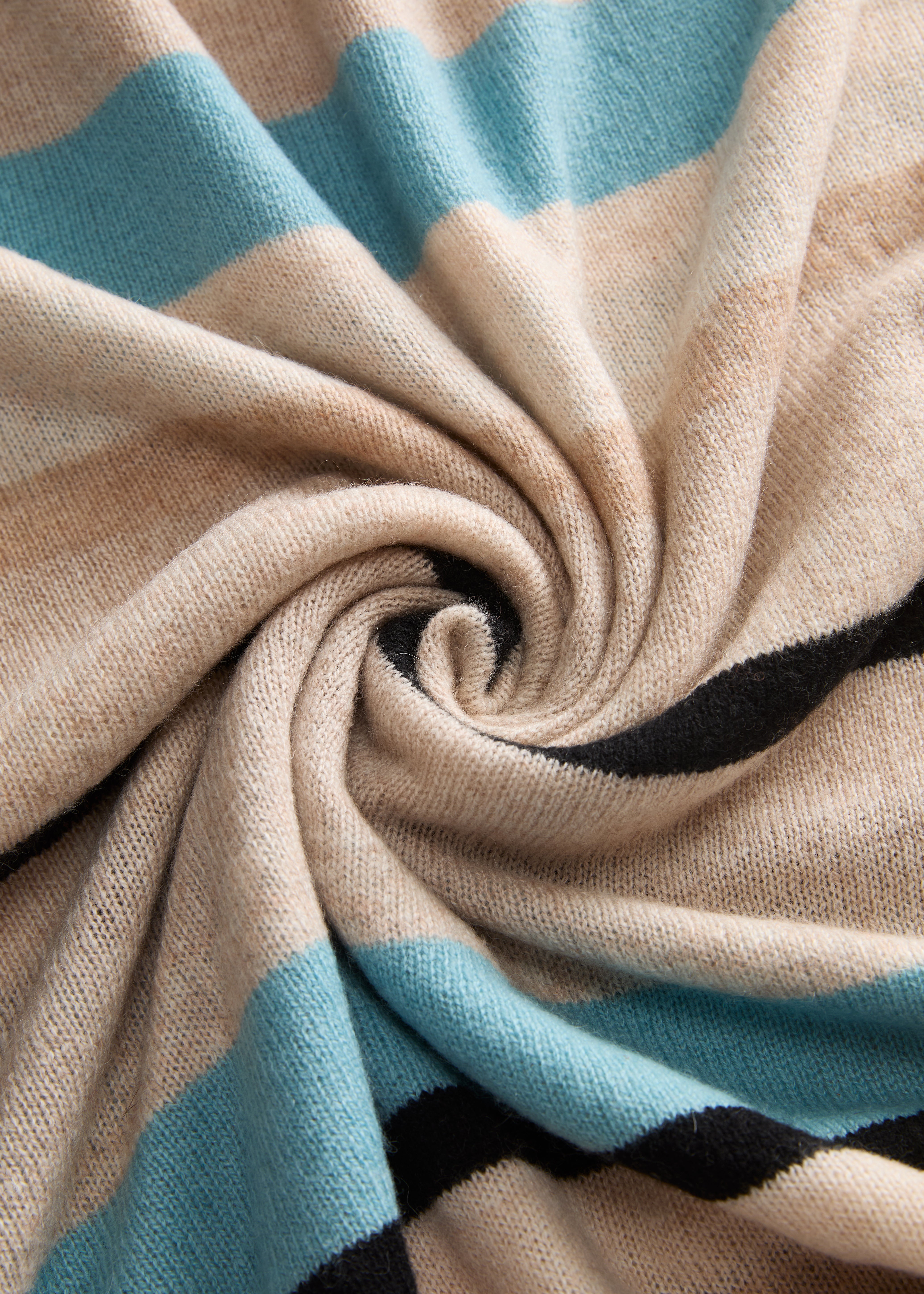 N.2147 FEATHERWEIGHT STRIPED TRAVEL WRAP