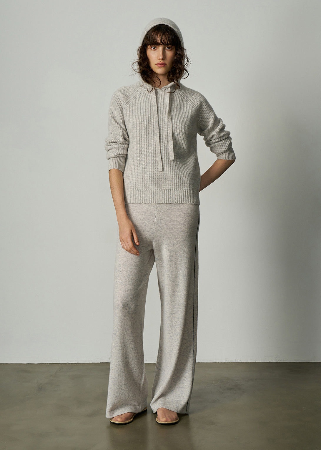 N.10 CASHMERE HOODIE