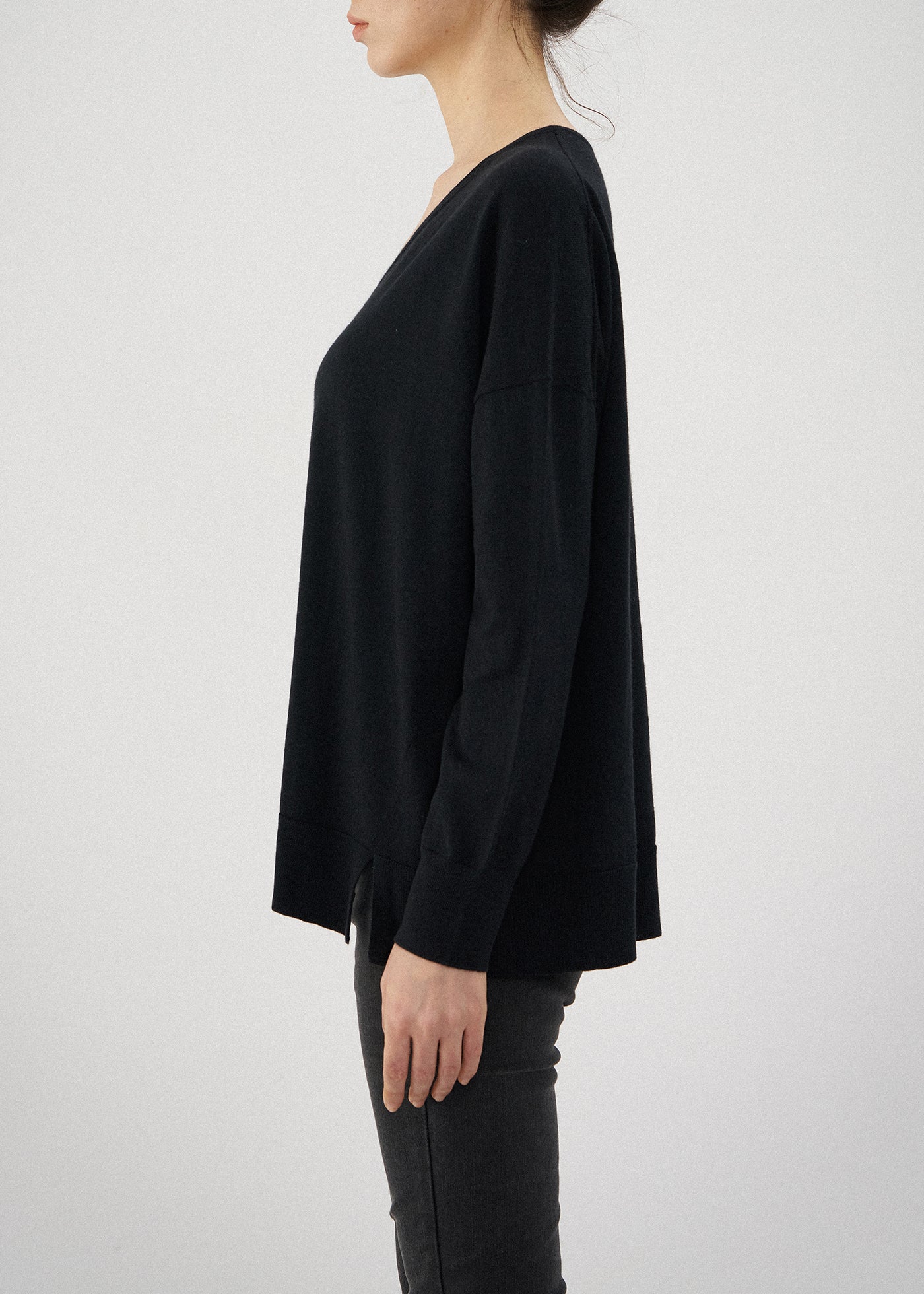 N.2103 CLASSIC V-NECK
