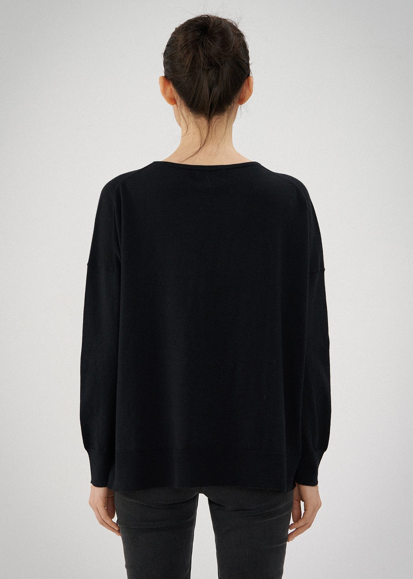 N.2103 CLASSIC V-NECK