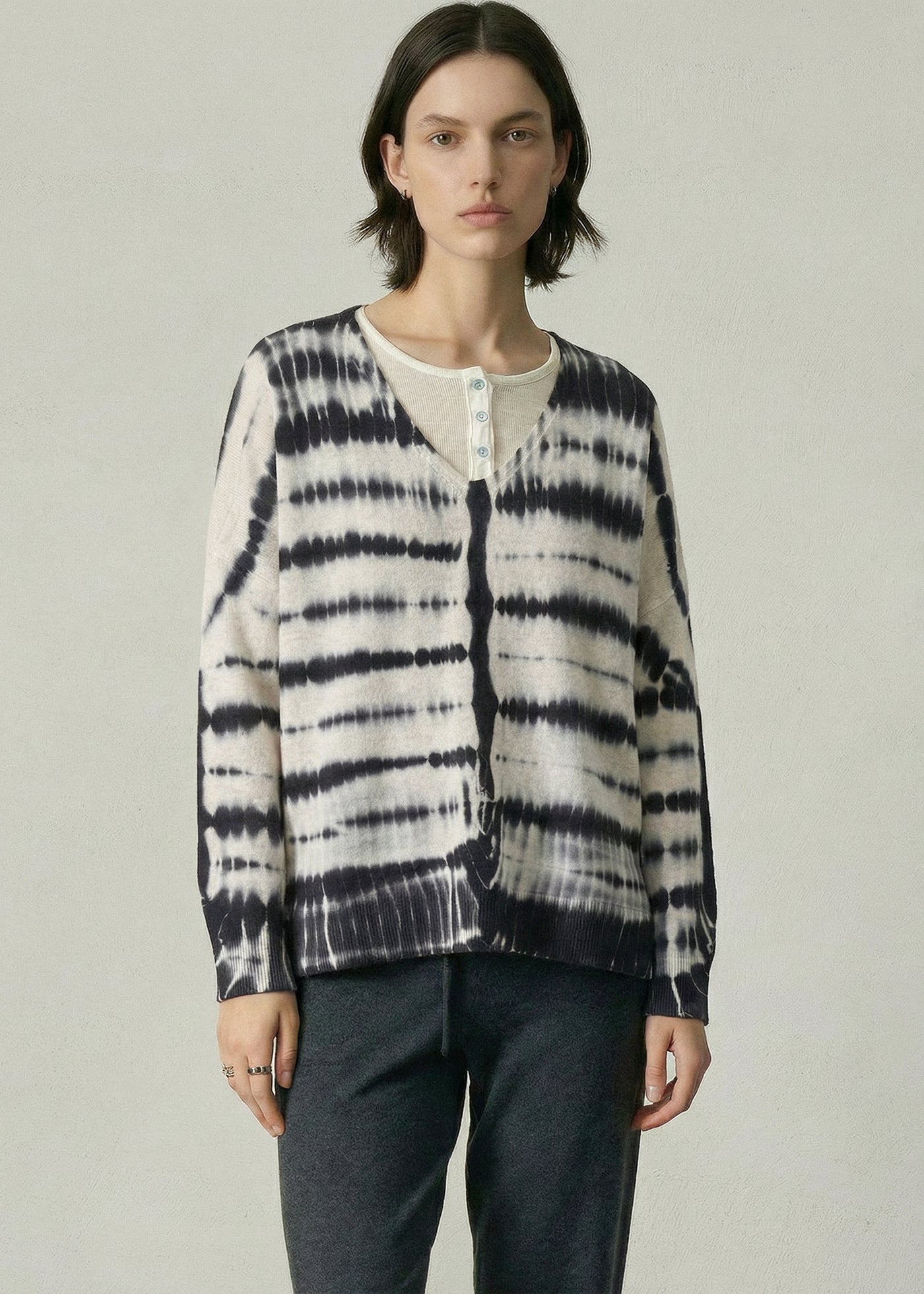 103D OVERSIZED DYE V NECK