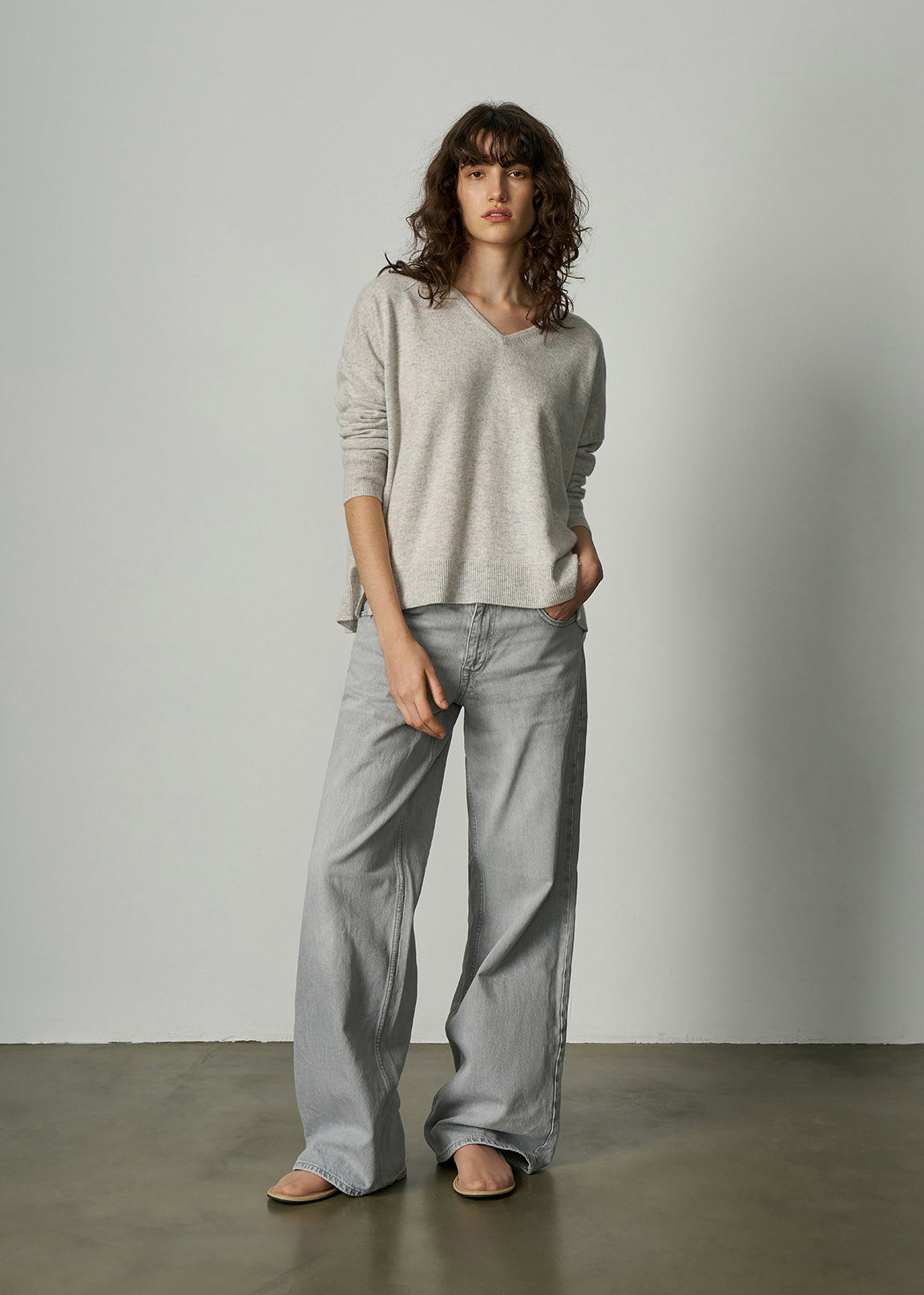 N.29 CASHMERE CLASSIC V NECK