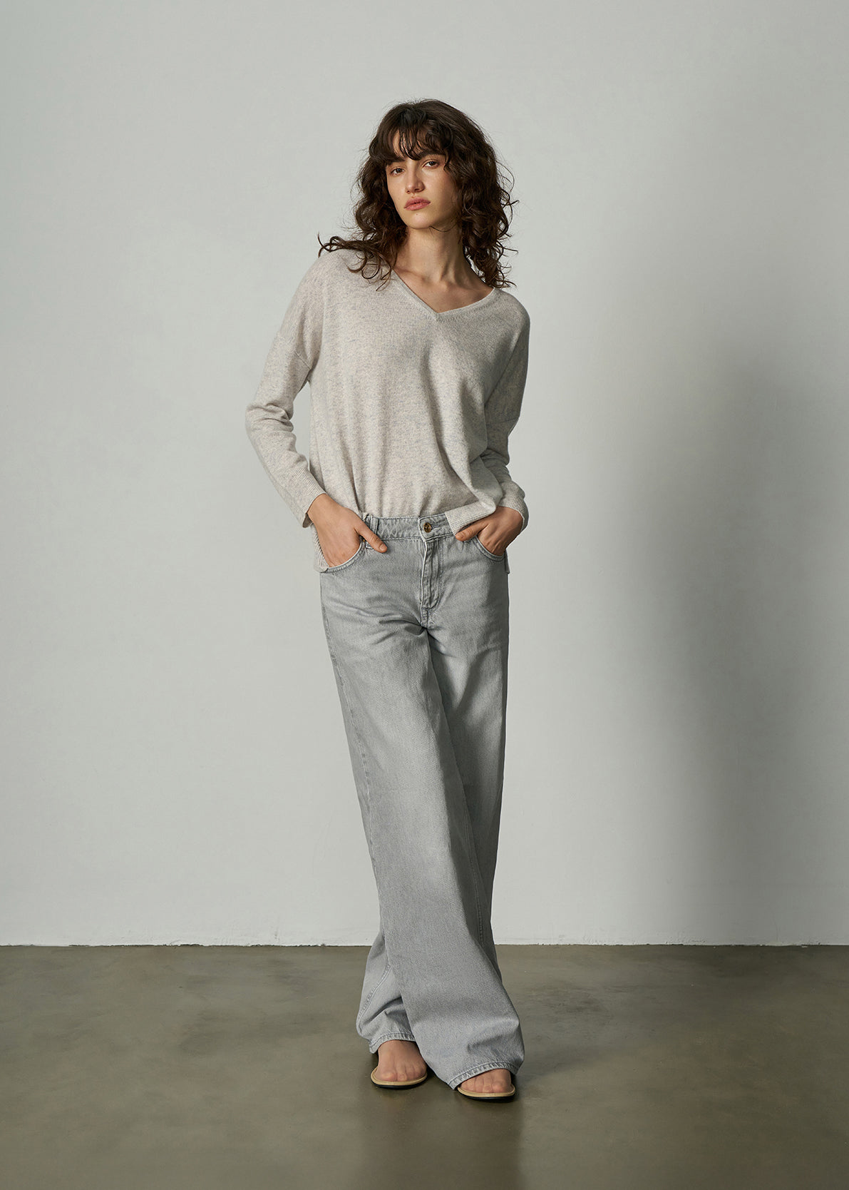 N.29 CASHMERE CLASSIC V NECK