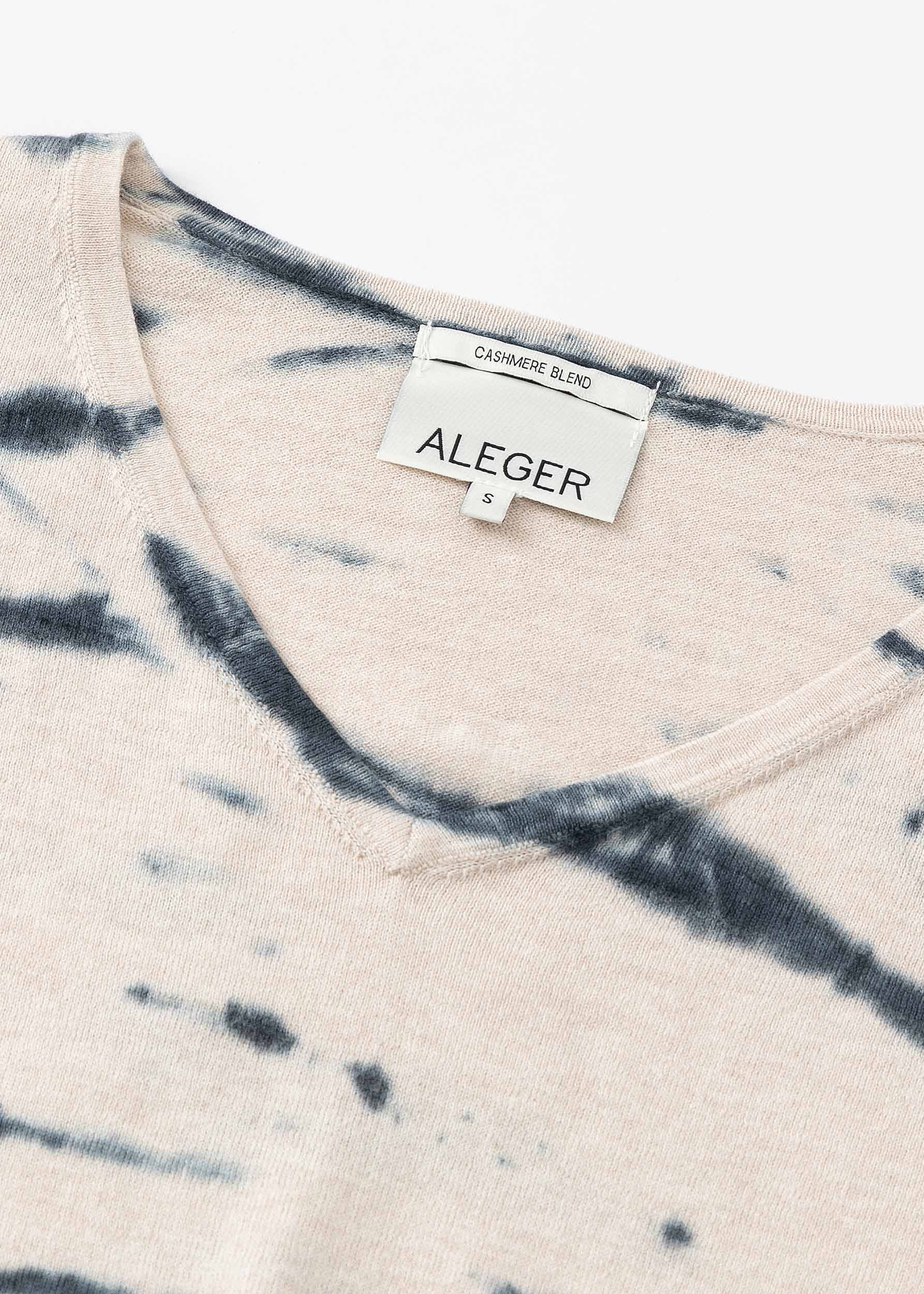 N.2103D CLASSIC DYE V-NECK