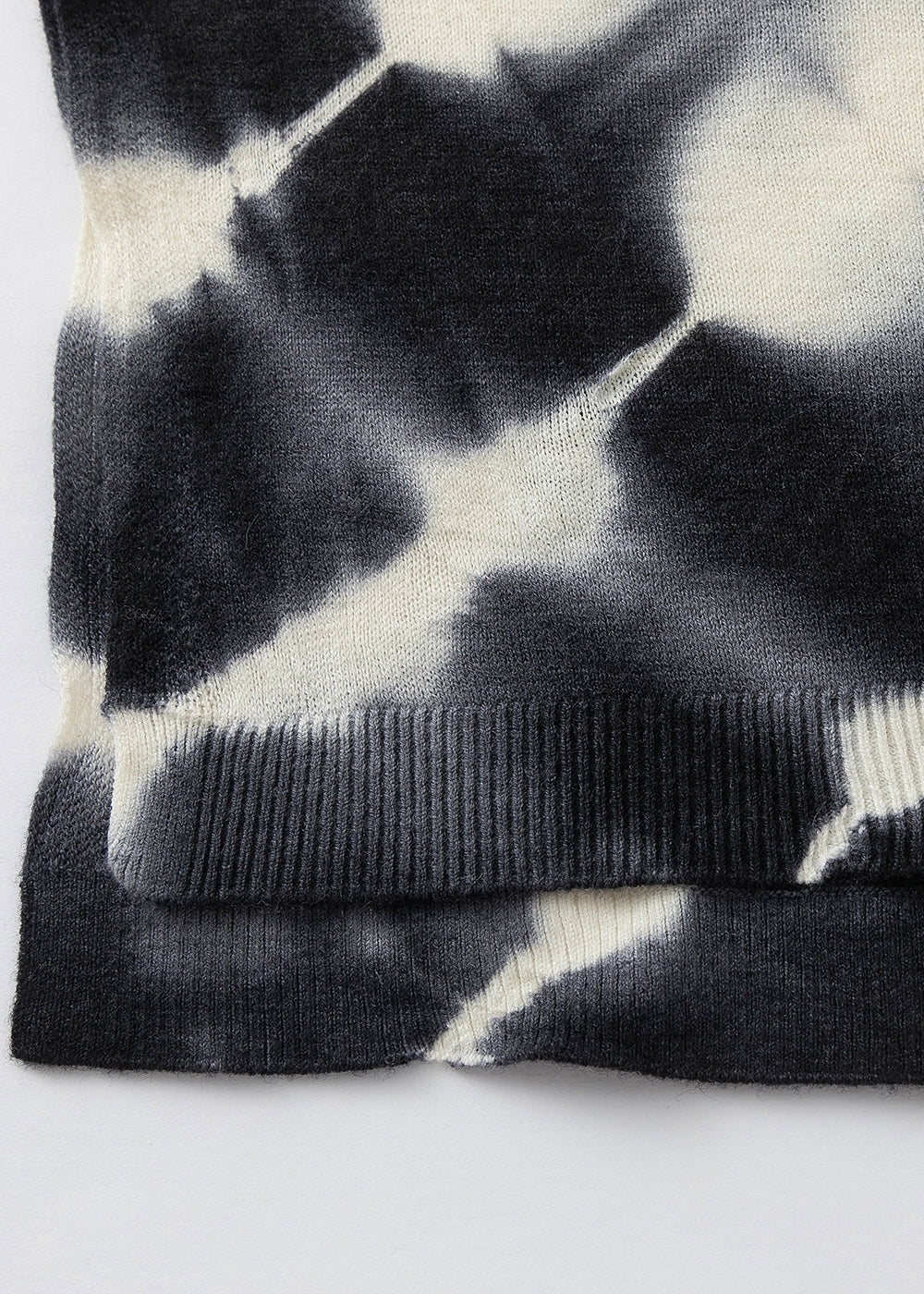 N.2119D CASHMERE BLEND SUMMER V-NECK: WHITE LINES