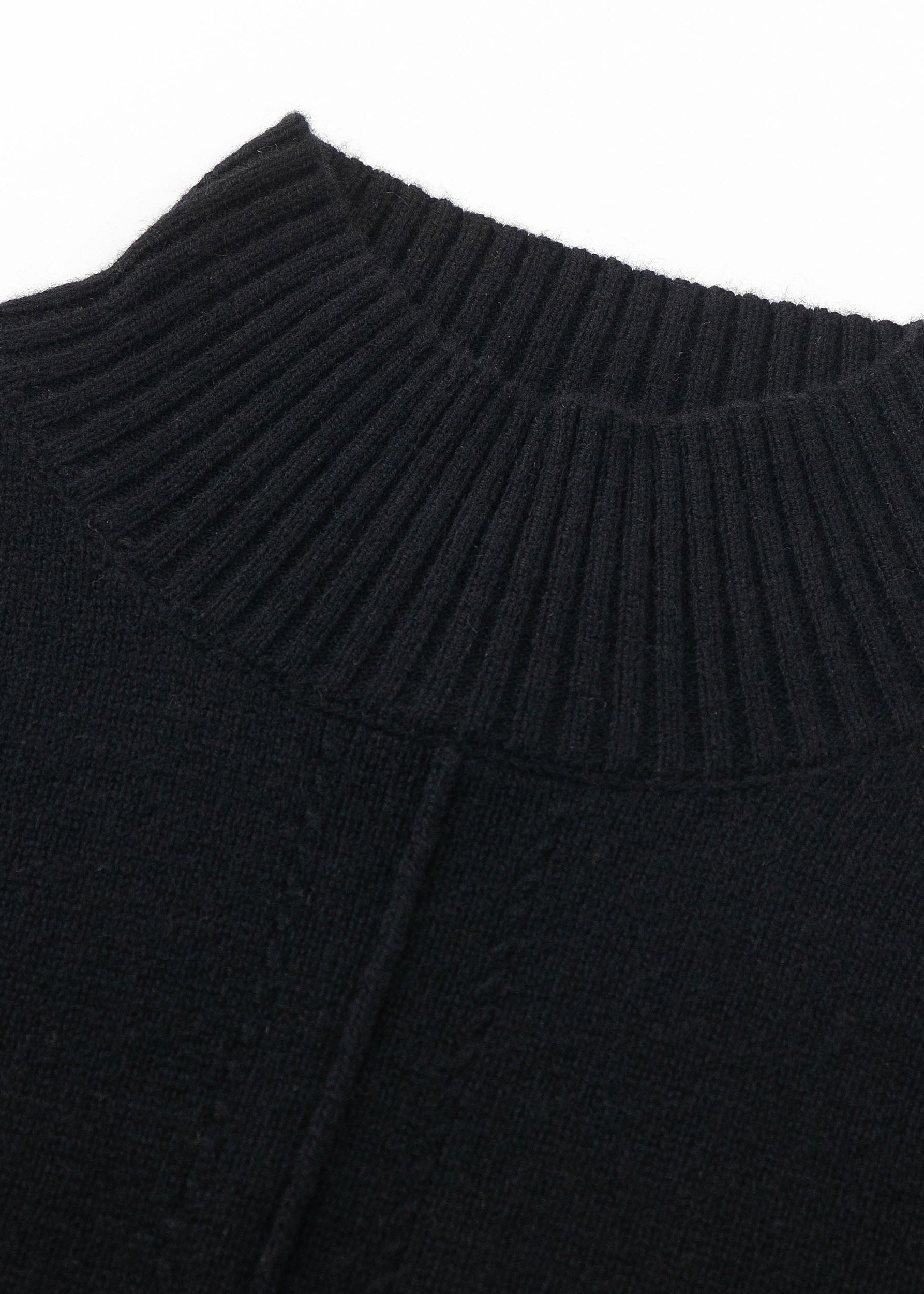 N.93 MINI DETAIL FUNNEL NECK
