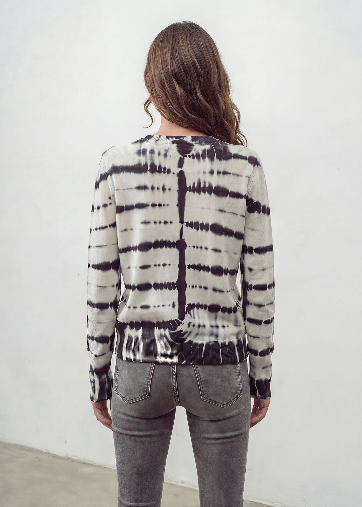 N.181 CASHMERE SLIM FIT DYE CREW