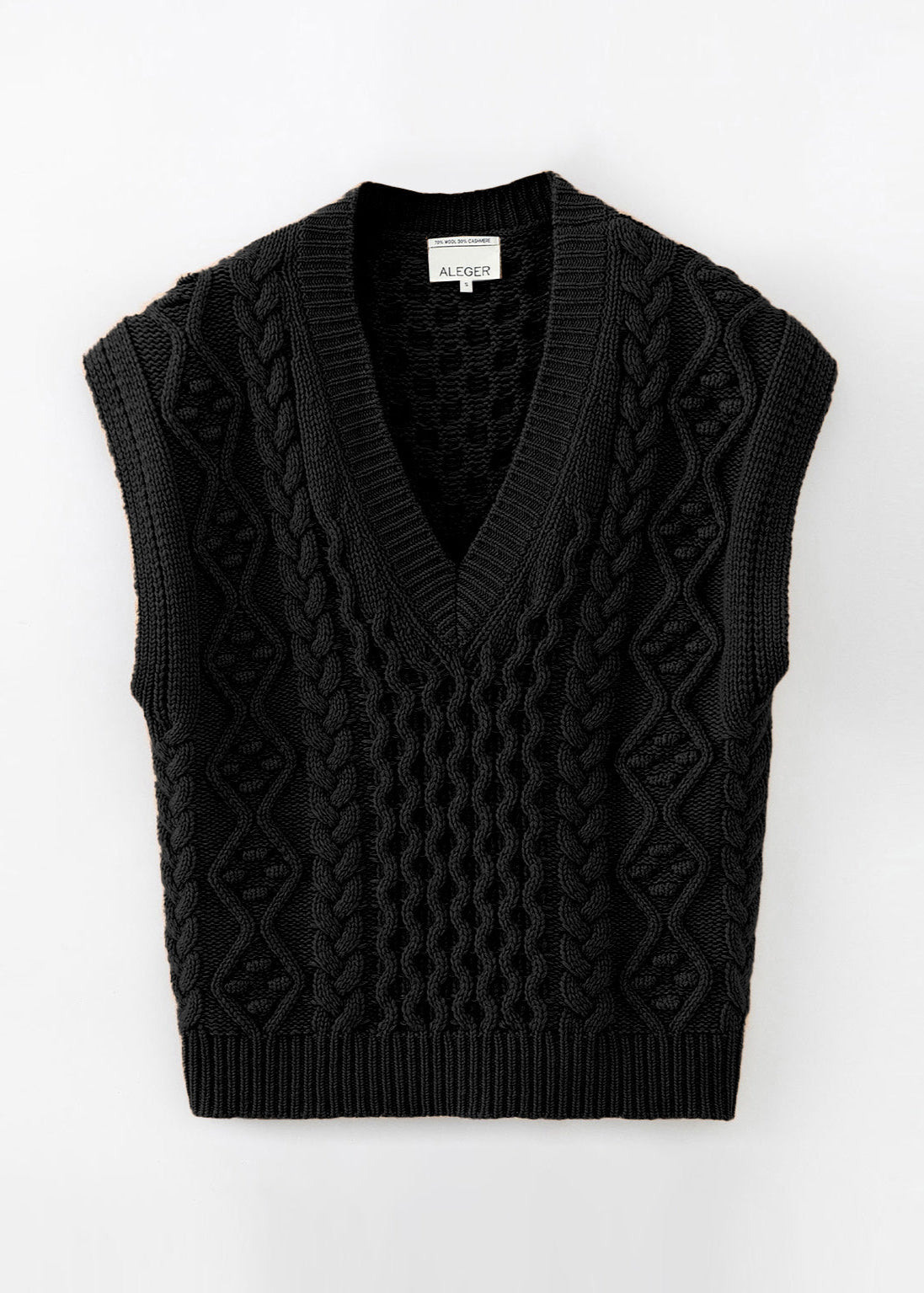 N.105 DEEP V CABLE VEST