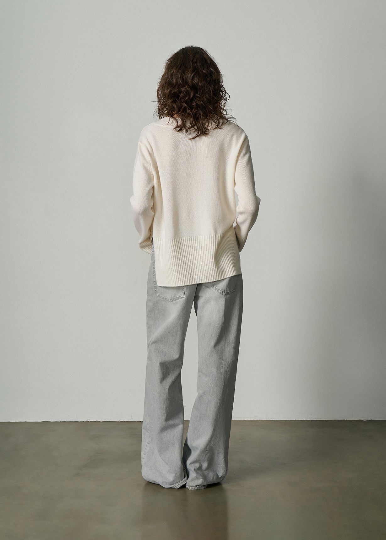 N.136 OVERSIZED V NECK