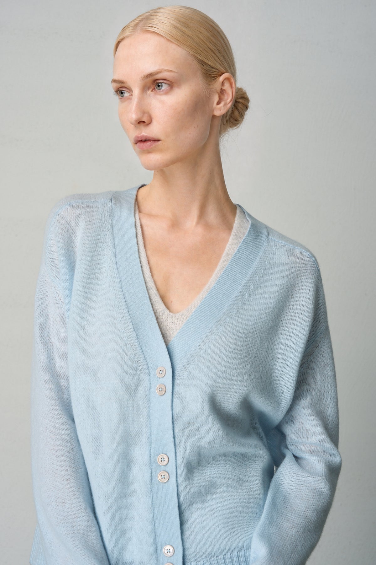 394 FEATHERWEIGHT CASHMERE CARDI WBL