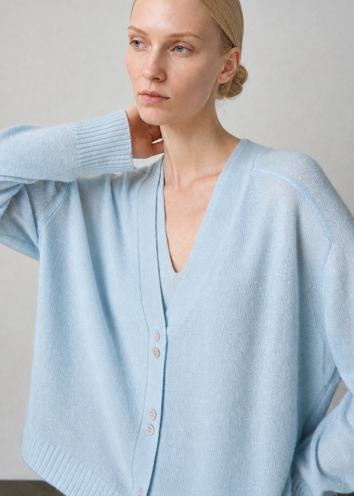 394 FEATHERWEIGHT CASHMERE CARDI WBL
