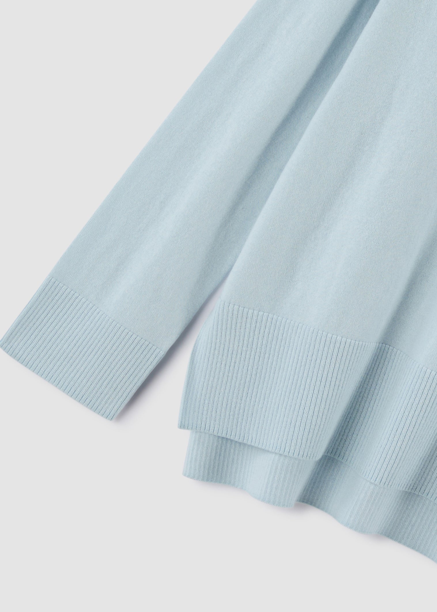 N.2404 LONG LINE V-NECK