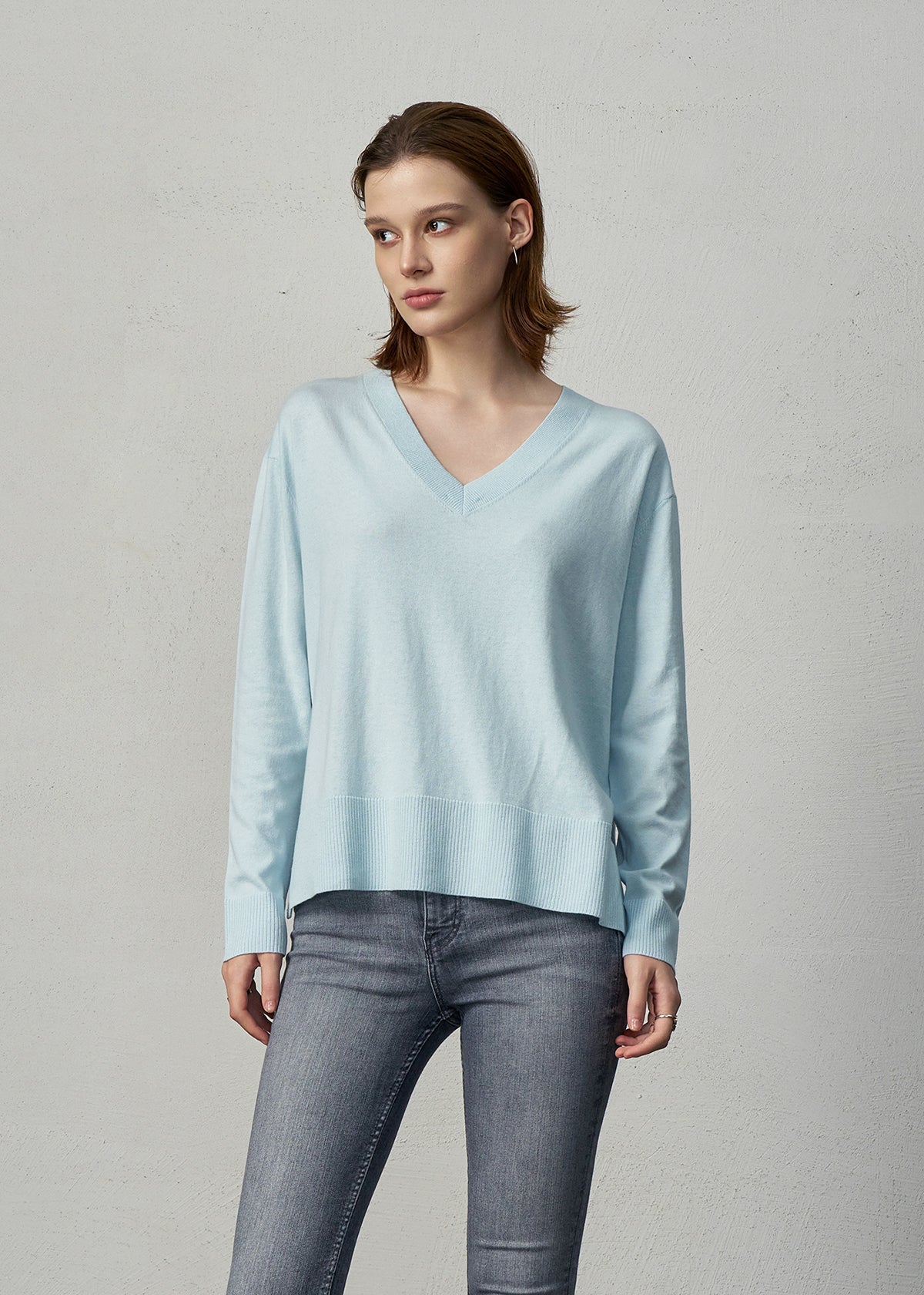 N.2404 LONG LINE V-NECK
