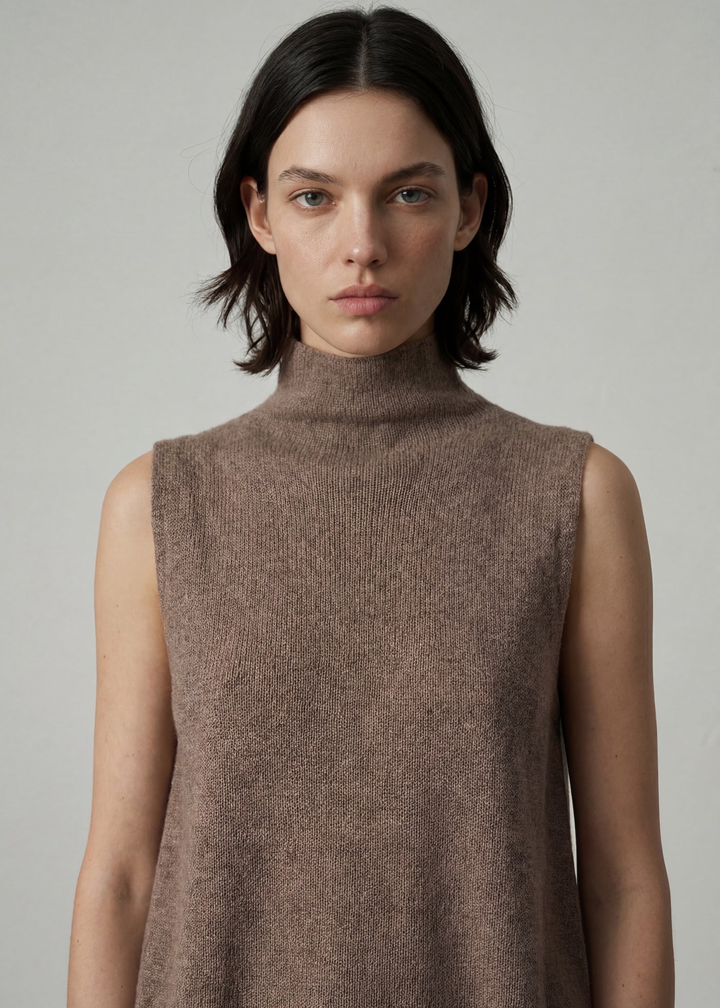 514 CLOUDED FUNNEL NECK VEST BVR