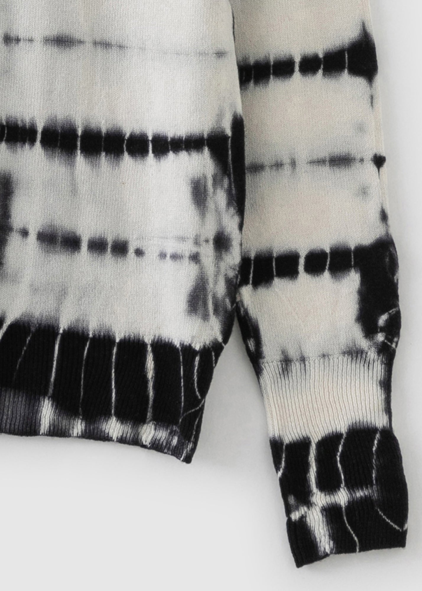 N.181 CASHMERE SLIM FIT DYE CREW