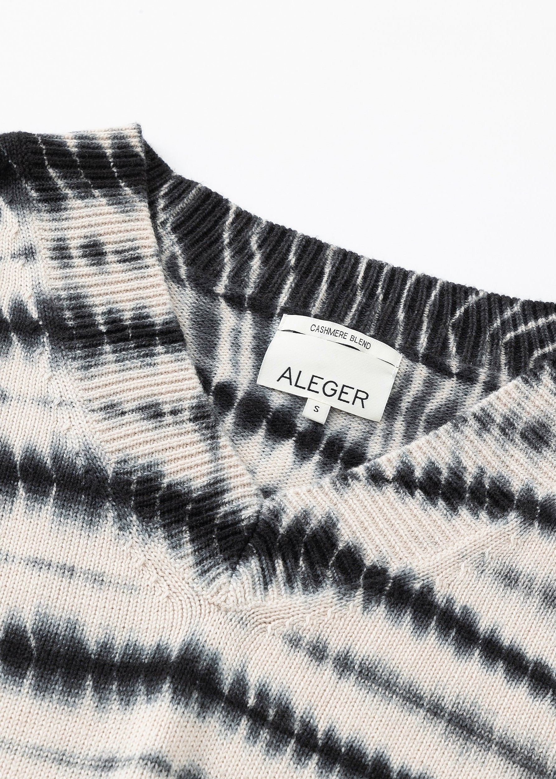 N.92 ZEBRA DYE DISTRESSED OVERSIZED V NECK