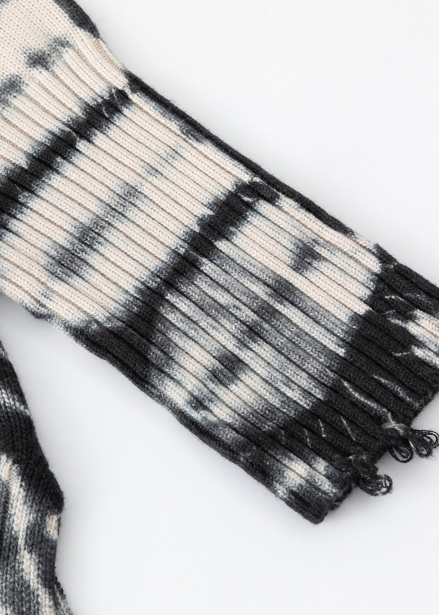 N.92 ZEBRA DYE DISTRESSED OVERSIZED V NECK