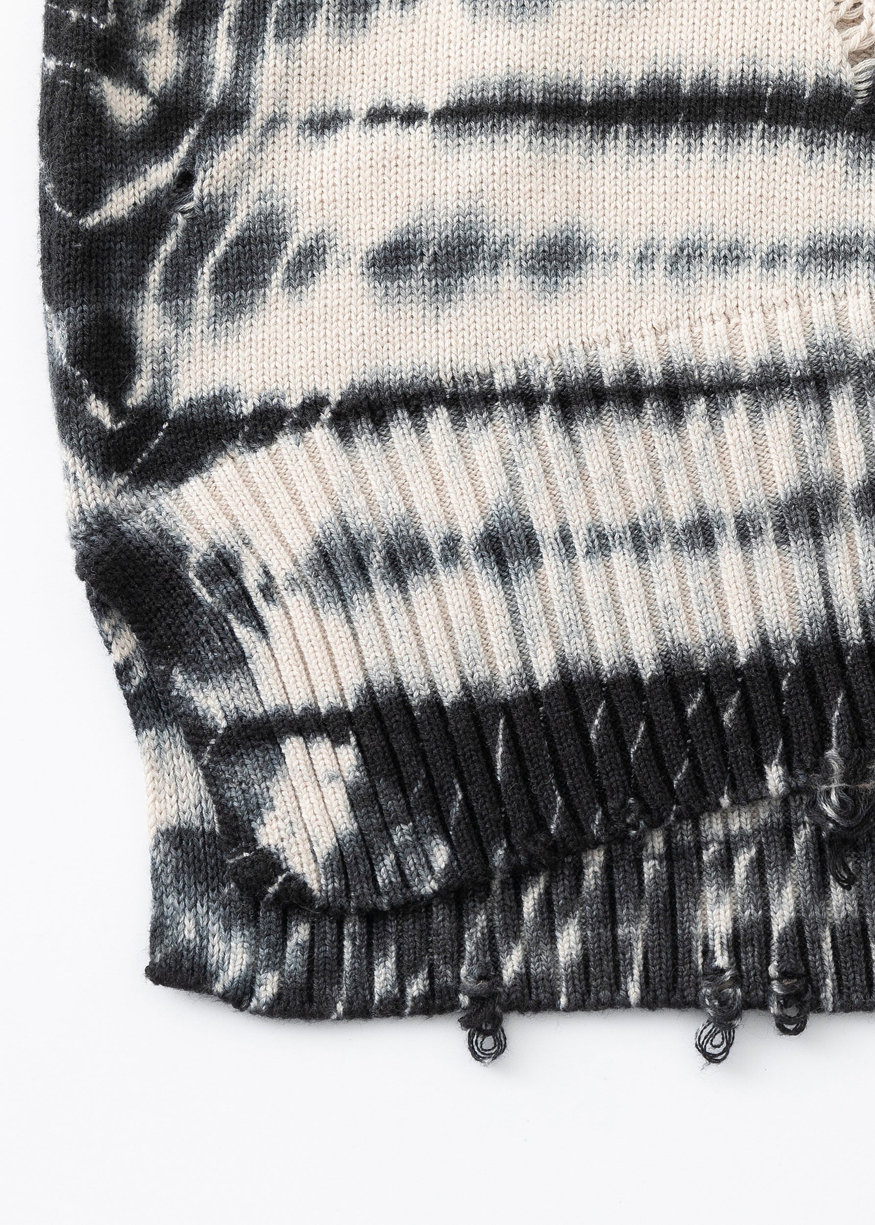 N.92 ZEBRA DYE DISTRESSED OVERSIZED V NECK