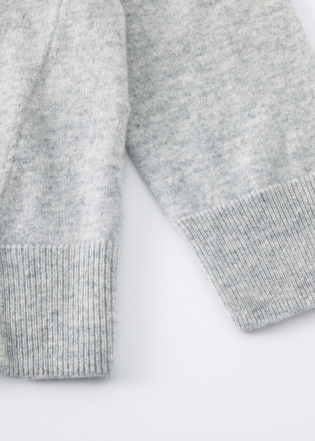 N.29 CASHMERE CLASSIC V NECK