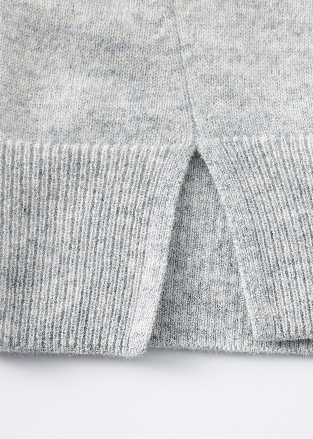 N.29 CASHMERE CLASSIC V NECK