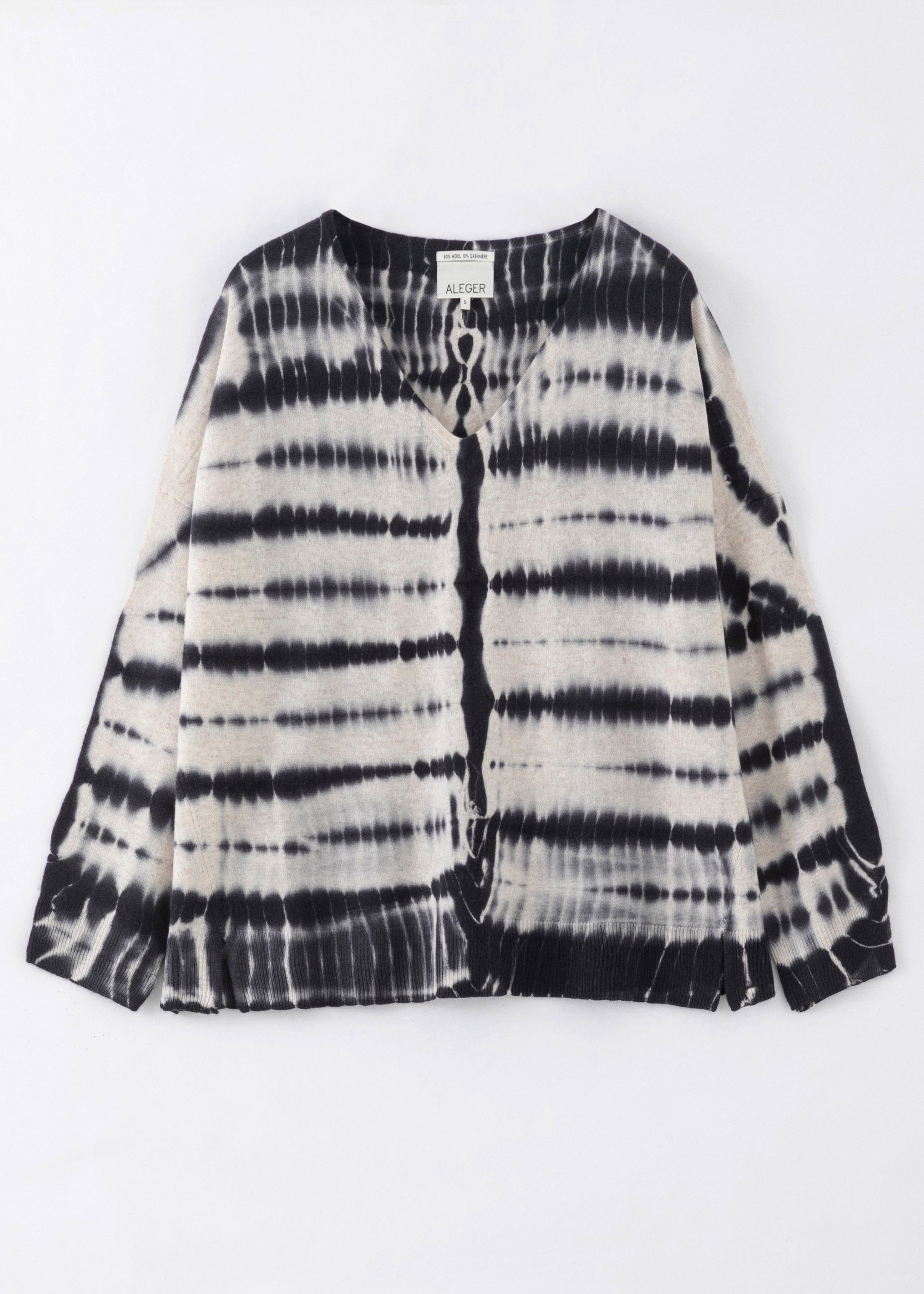 103D OVERSIZED DYE V NECK