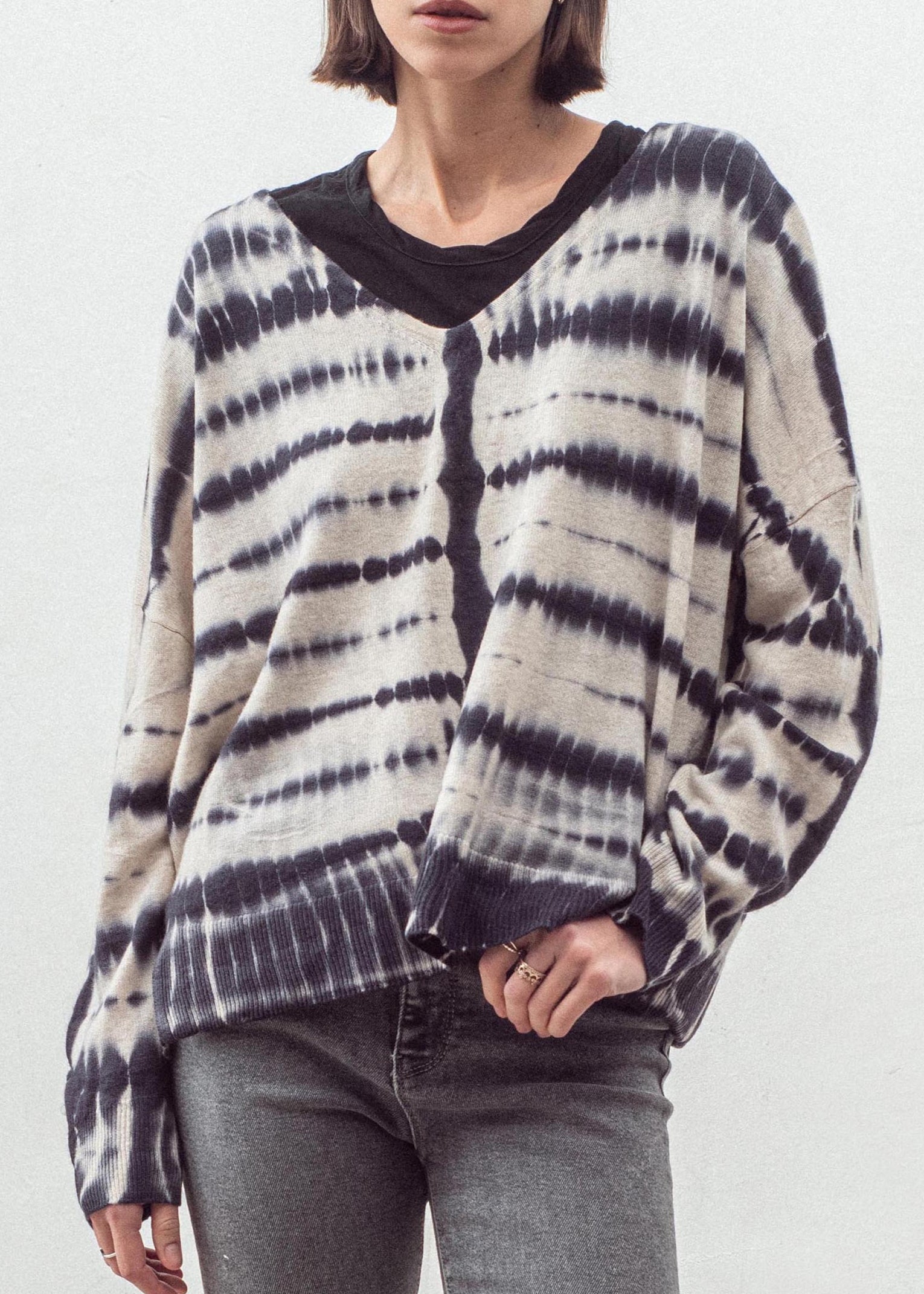 N.29D OVERSIZED DYE V NECK