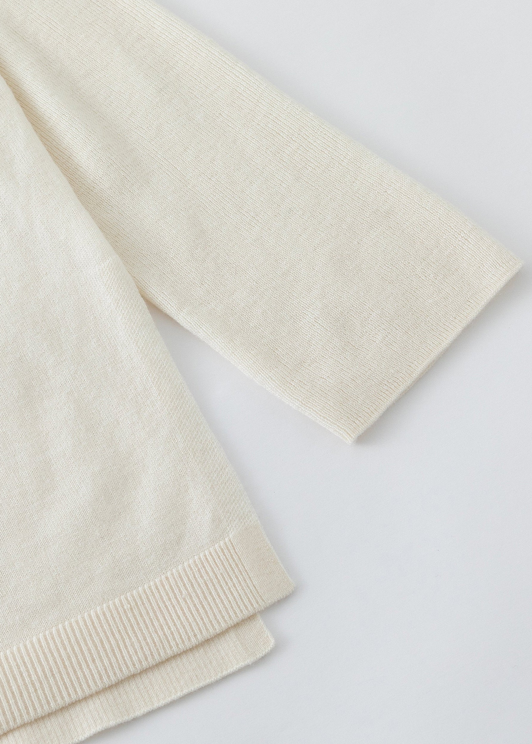 N.69 LOW V NECK FINE KNIT SWEATER