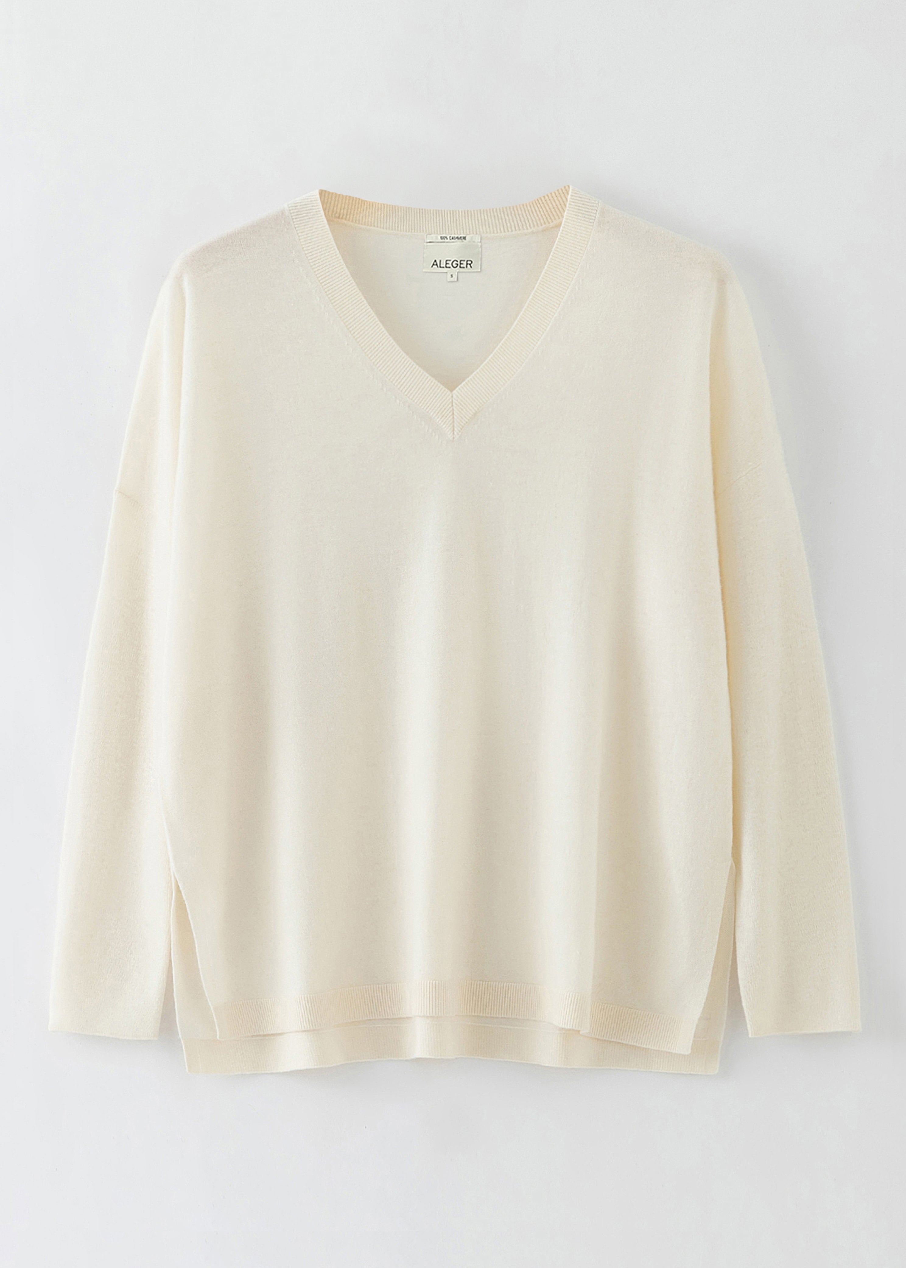 N.69 LOW V NECK FINE KNIT SWEATER