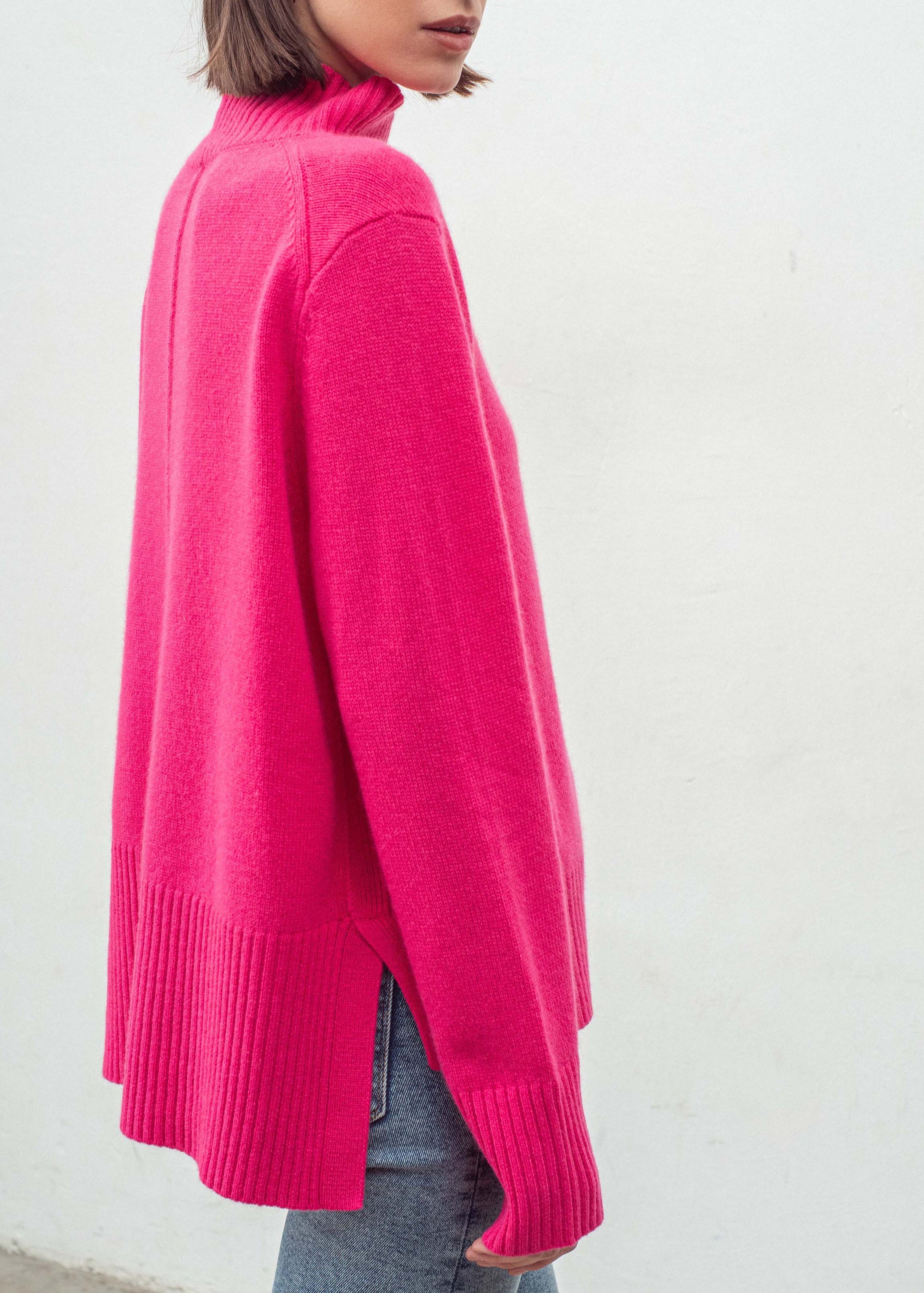 N.93 MINI DETAIL FUNNEL NECK