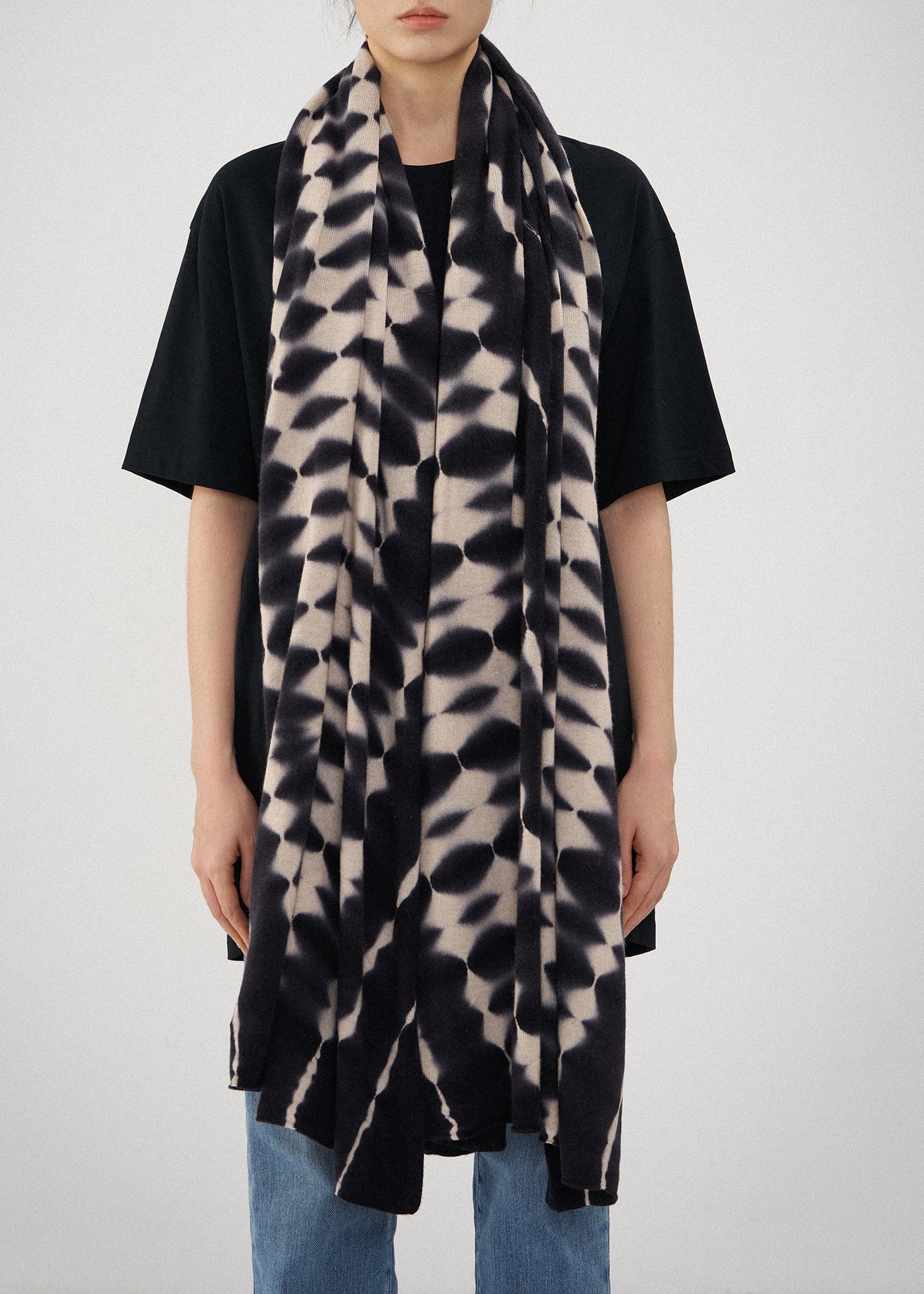 N.2078 CASHMERE BLEND TRAVEL WRAP - WHITE LINES