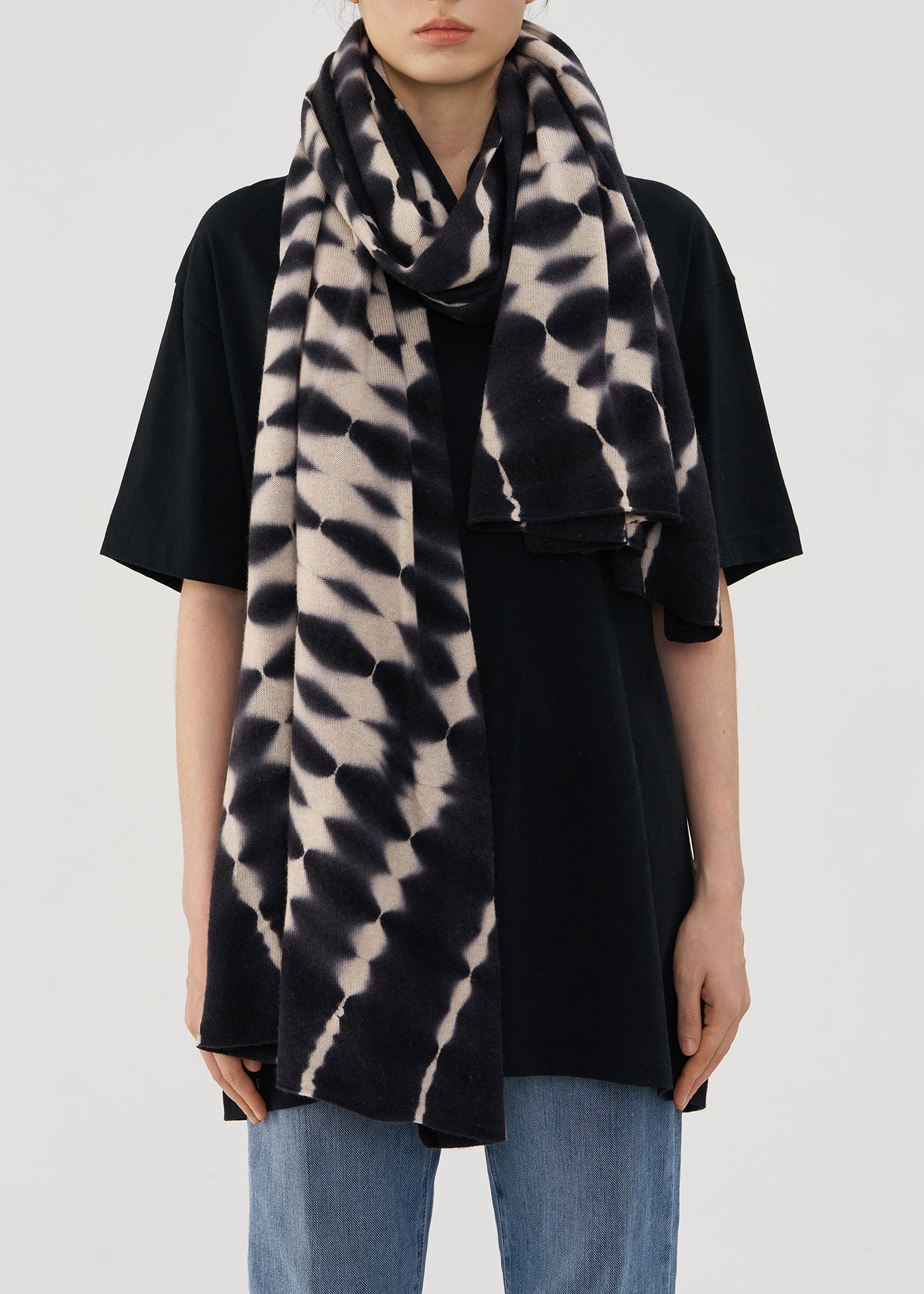 N.2078 CASHMERE BLEND TRAVEL WRAP - WHITE LINES
