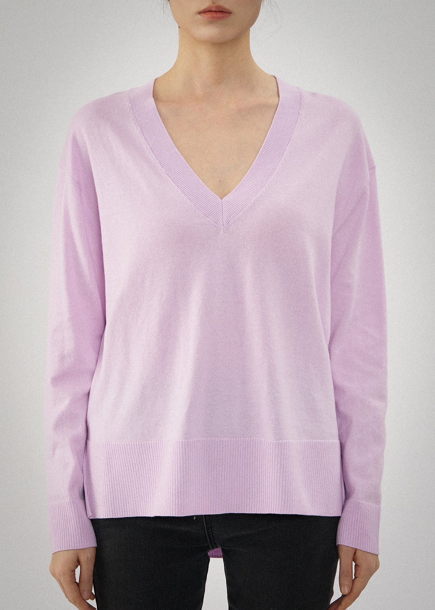 N.21  PIMA COTTON + CASHMERE HIGH/LOW HEM V-NECK -LILAS
