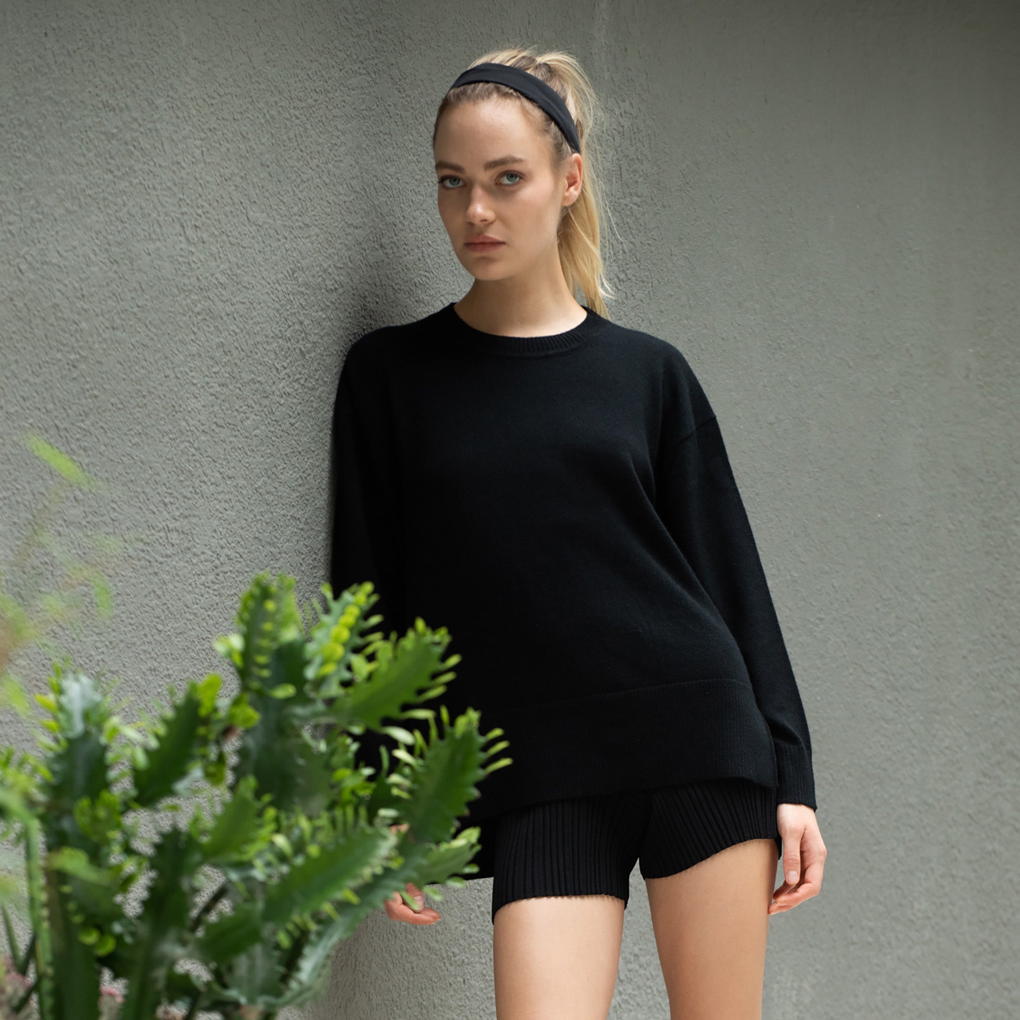 N.20 CASHMERE BLEND OVERSIZE CREW BLACK