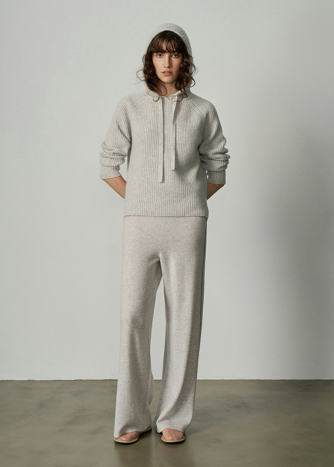 N.10 CASHMERE HOODIE
