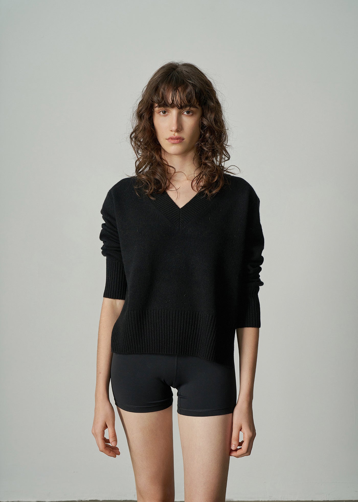 N.136 OVERSIZED V NECK BLK