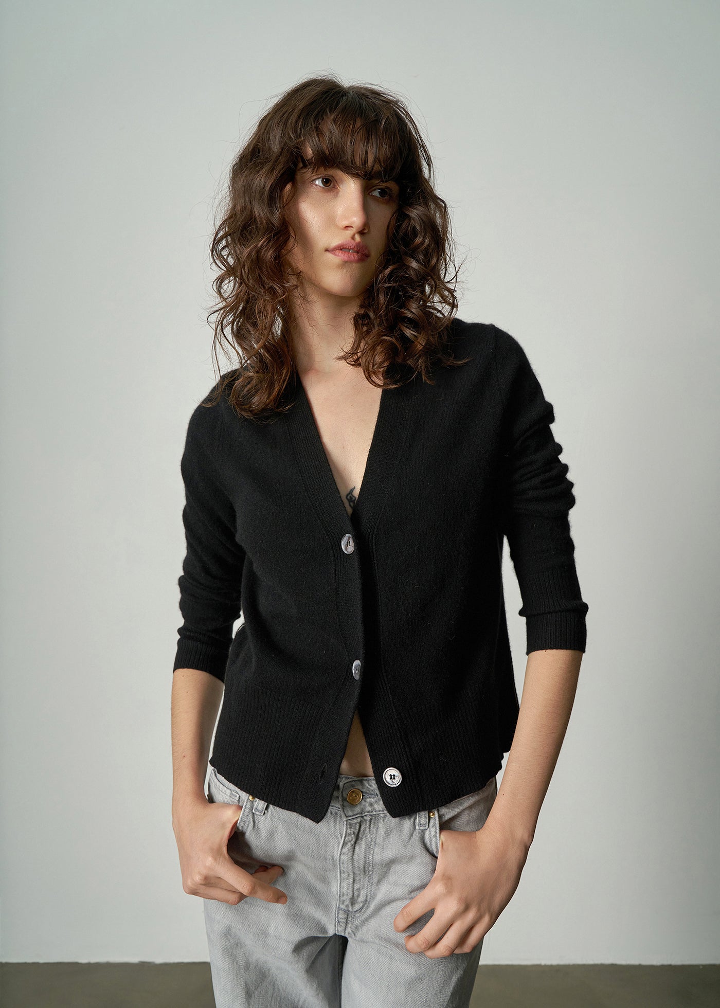 145 CASHMERE SEAM DETAIL CARDI BLK