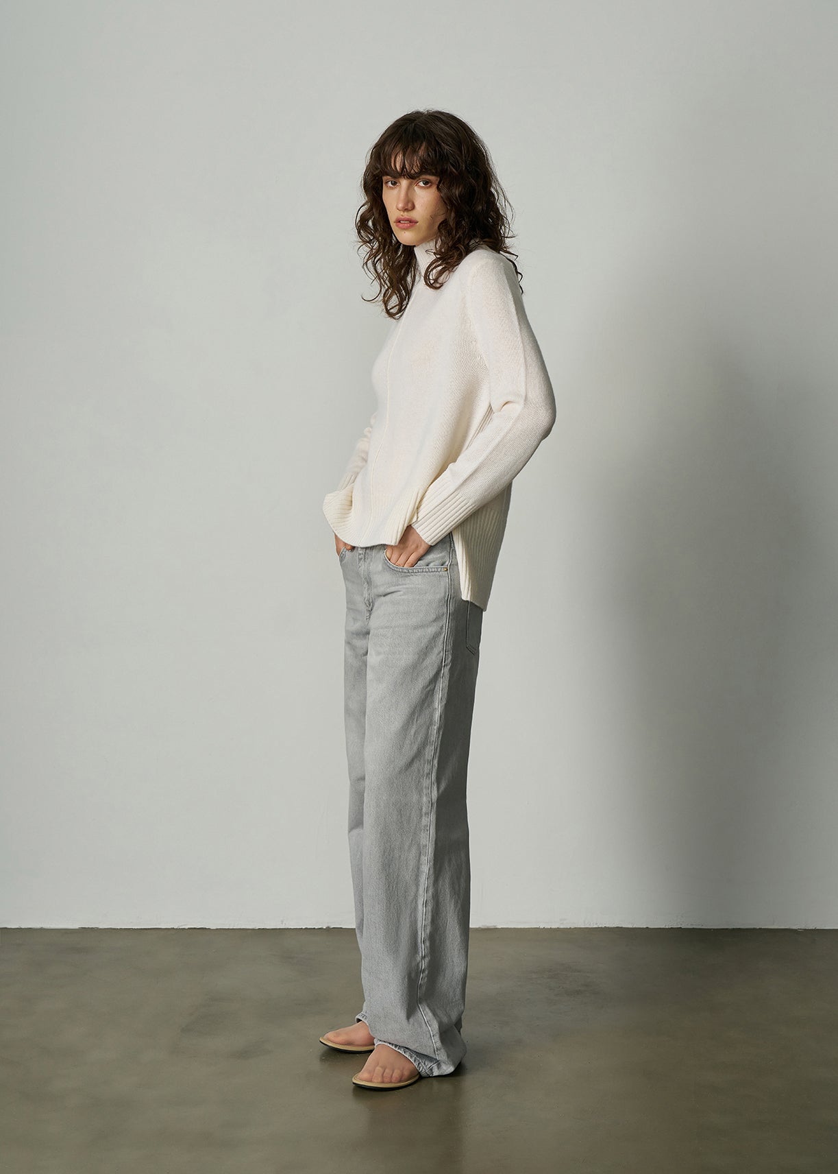 N.93 COL FUMÉE EN MÉLANGE DE CACHEMIRE AVEC MINI CÂBLE - NOIR