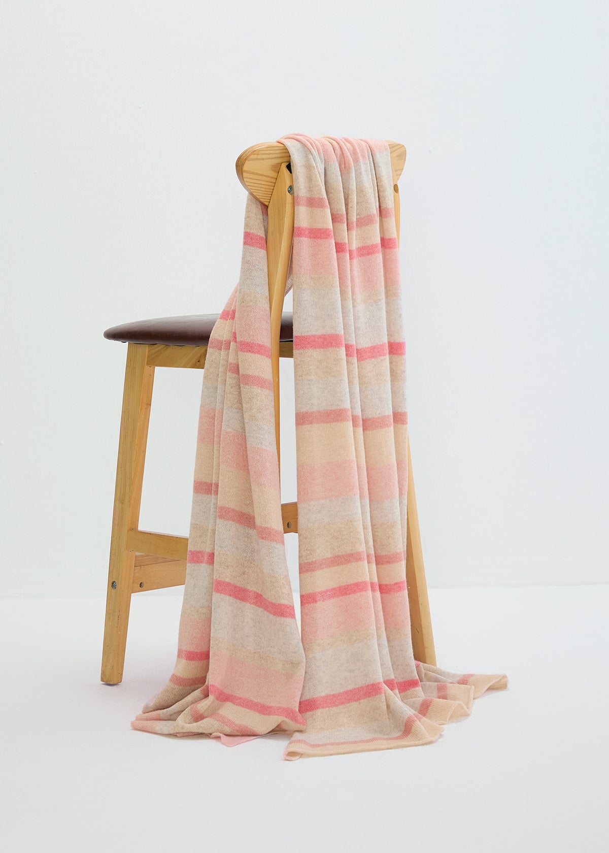 N.2147WC-ATS 70%WOOL 30% CASHMERE FEATHER WEIGHT STRIPPED TRAVEL WRAP