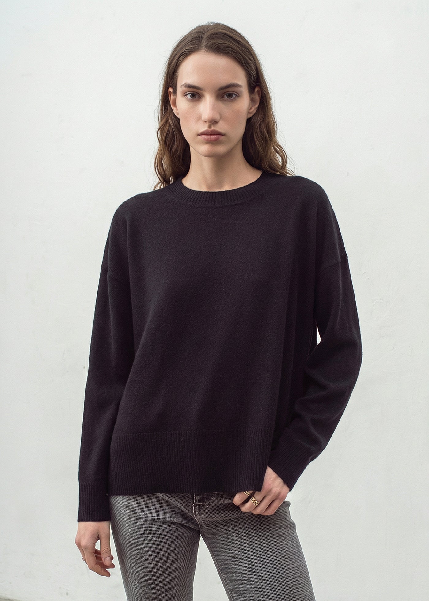 284 CASHMERE OVERSIZED LONG LINE CREW BLK