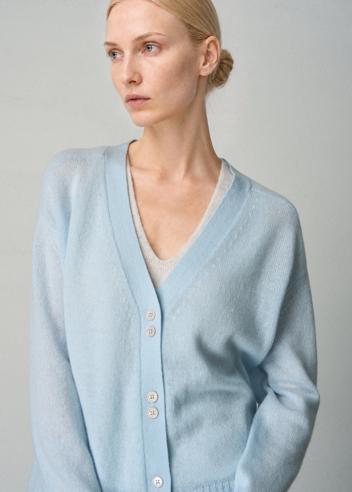 394 FEATHERWEIGHT CASHMERE CARDI WBL