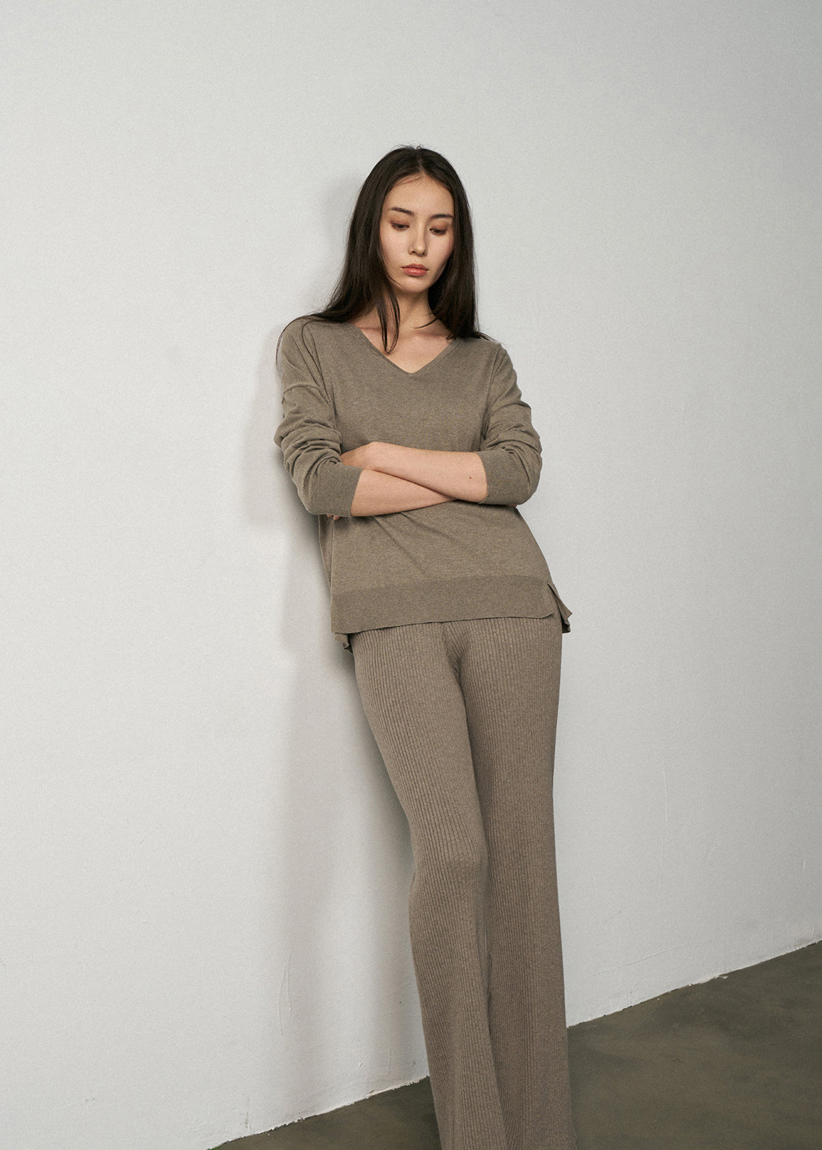 N.2403 CLASSIC V-NECK