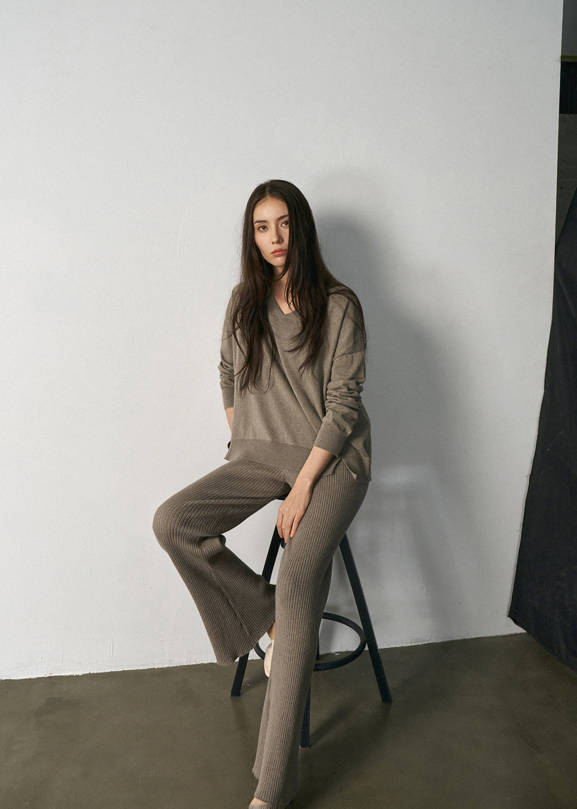 N.2403 CLASSIC V-NECK