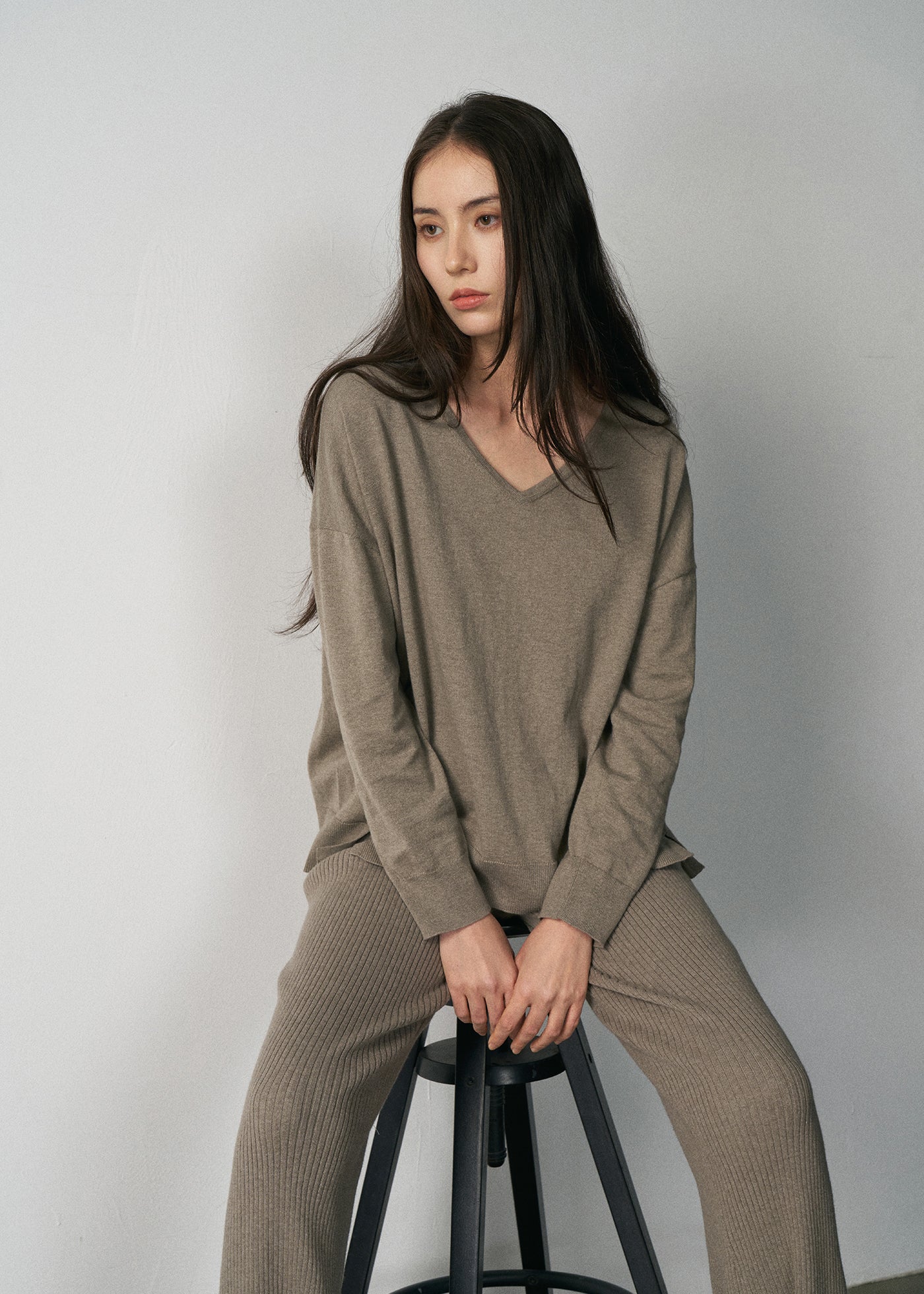 N.2403 CLASSIC V-NECK