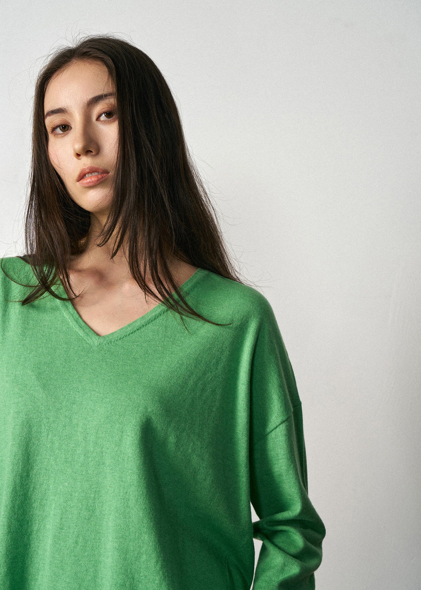 N.2403 CLASSIC V-NECK