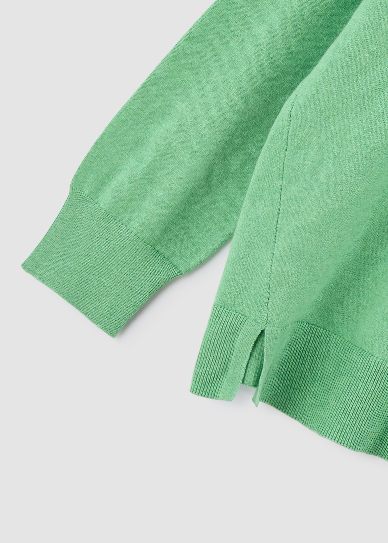 N.2403 CLASSIC V-NECK