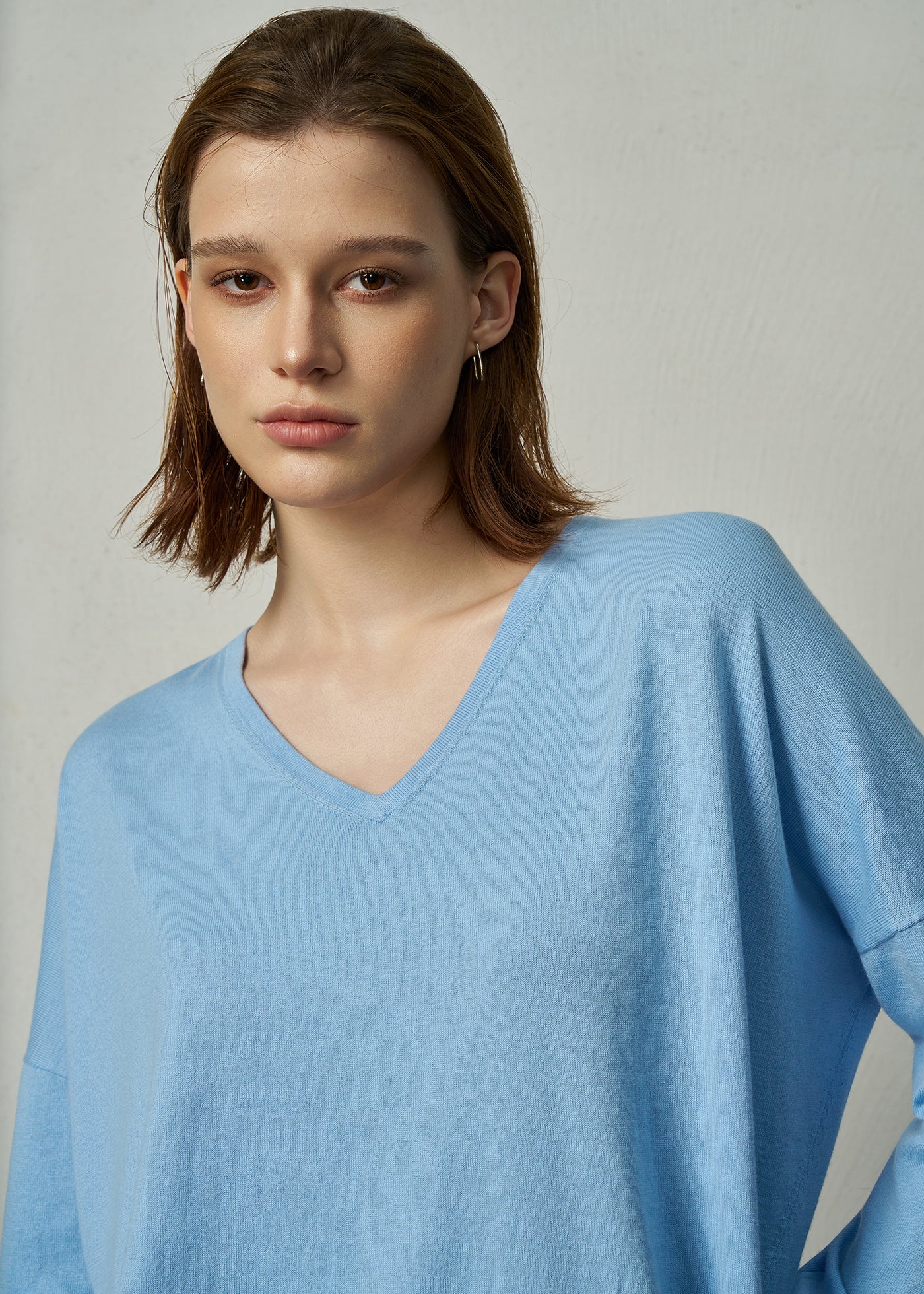 N.2403 CLASSIC V-NECK