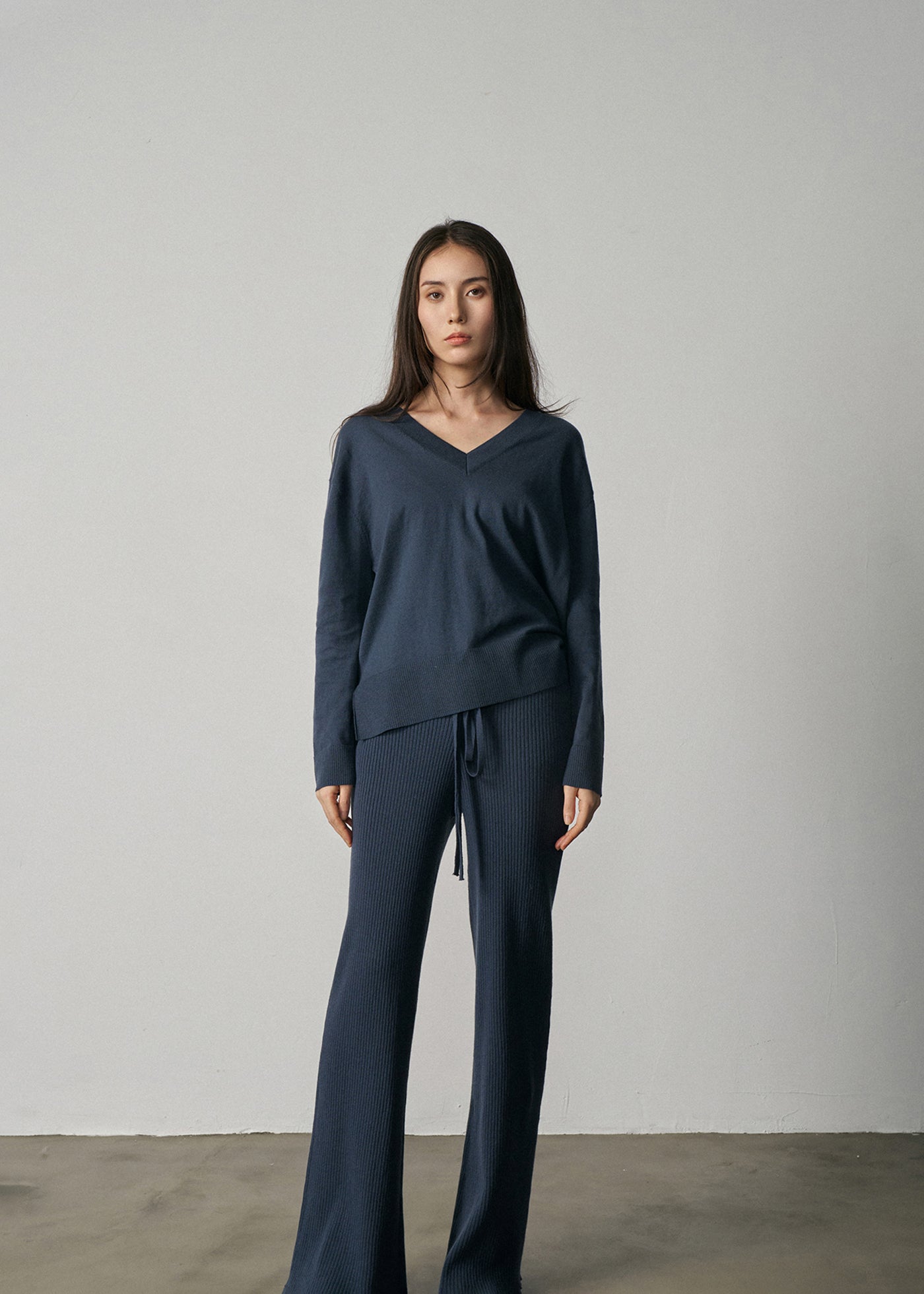 N.2404 LONG LINE V-NECK