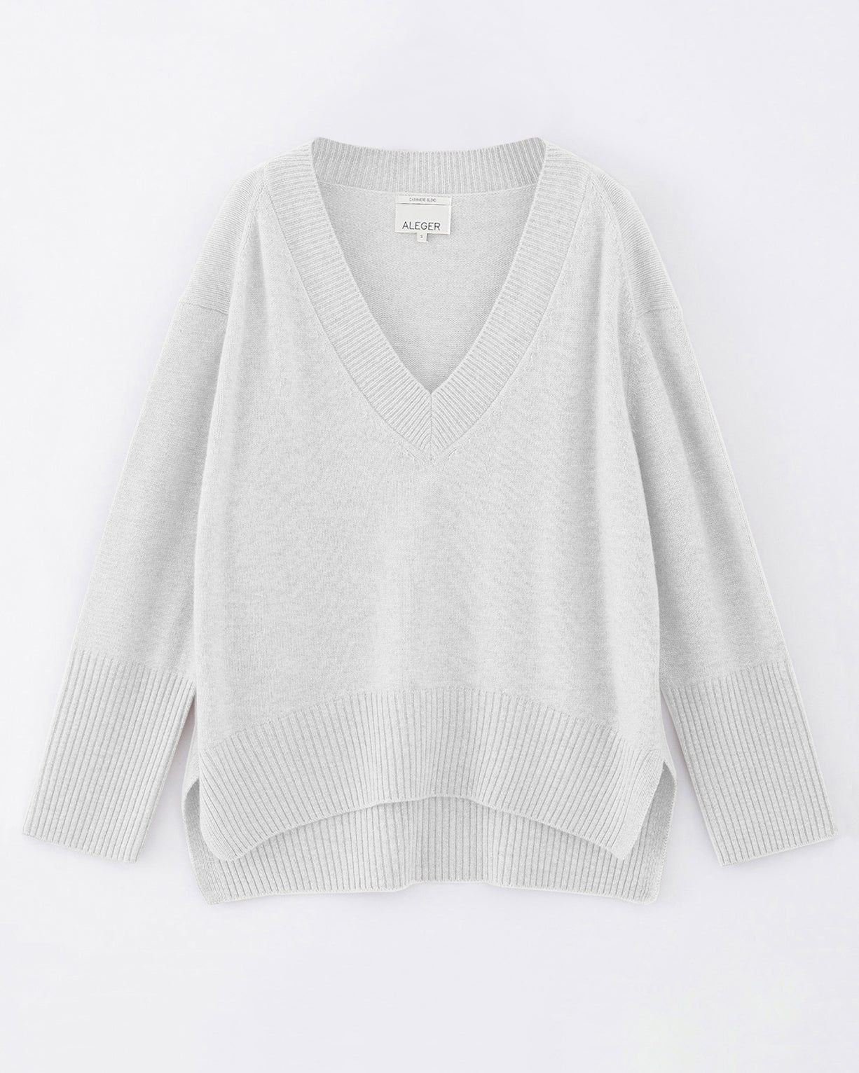 N.136 CASHMERE BLEND OVERSIZED V NECK FROST