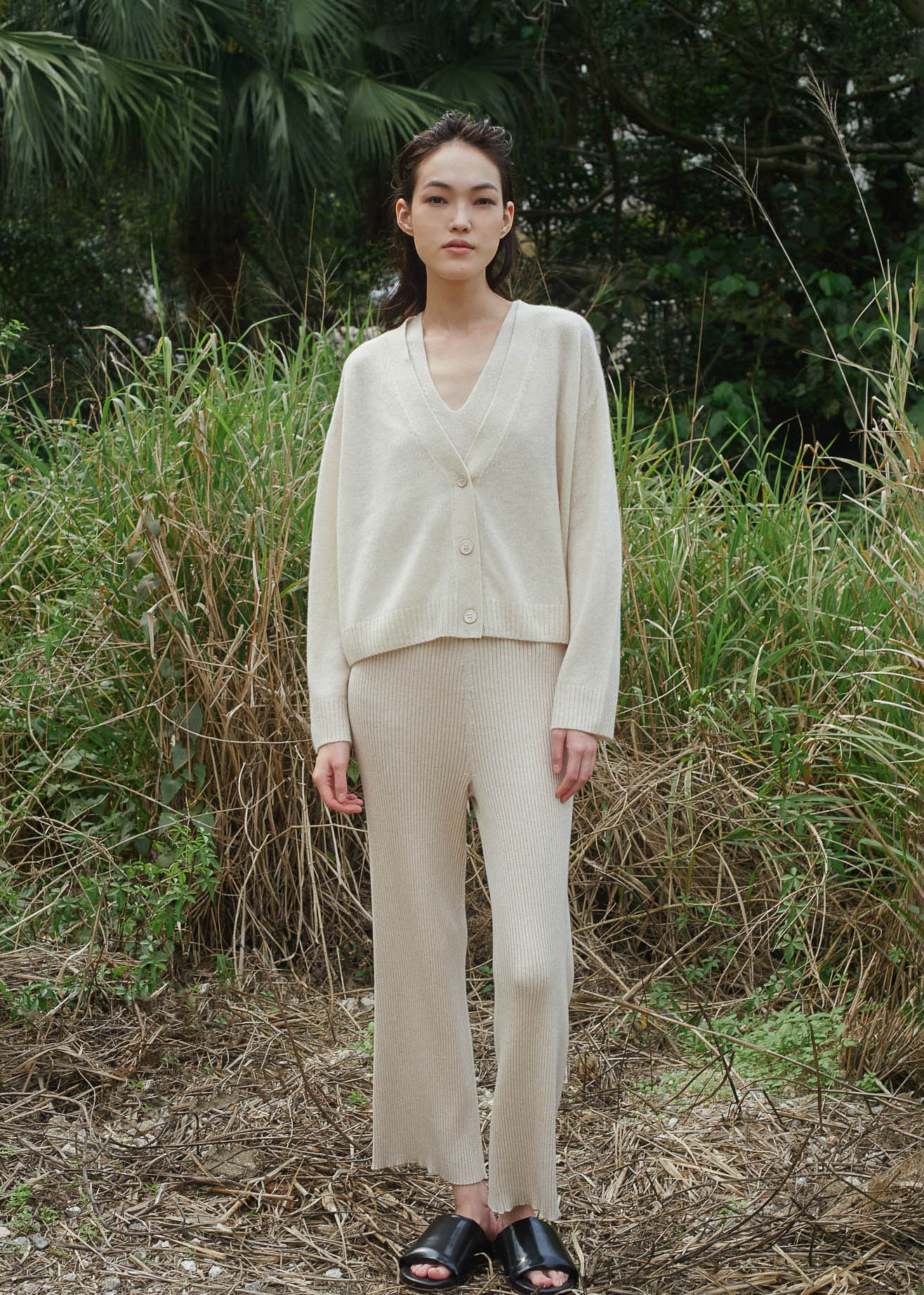 N.2275 CASHMERE FEATHER WEIGHT CARDIGAN: PEARL
